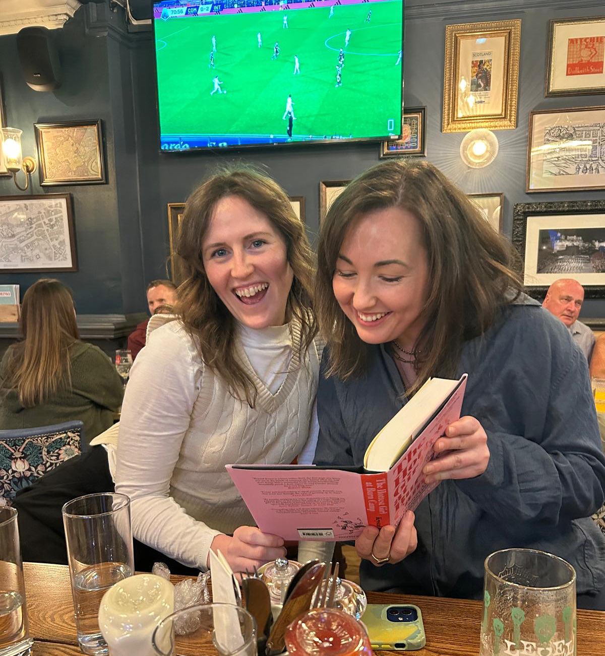 In this weekās blog - The Hottest Girl at Burn Camp aka my best friend @krystalevanscomedy and what it feels like when someone else writes you! šļø
āThey say you shouldnāt live your life as a character in someone elseās story. But in this instance, itās with immense pride that Iām a character in Krystalās life - and upcoming book.ā
Link in bio as always ā„ļø