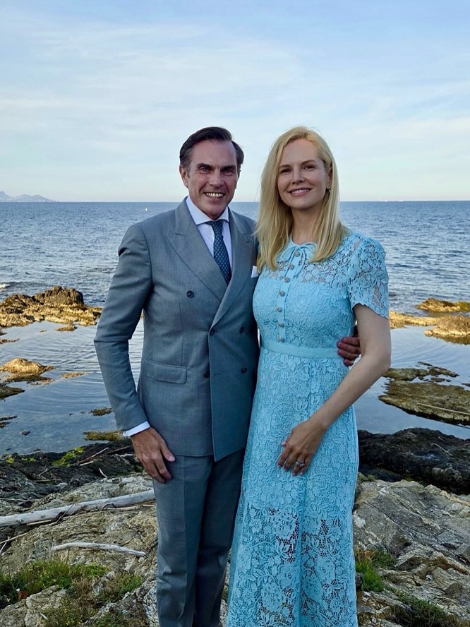 Mariage de famille à Port Grimaud ❤️ VIVE L‘AMOUR ❤️
*****************************************
#southoffrance #mariage #wedding #portgrimaud #charlesphilippedorleans #princecharlesphilippedorleans #princecharlesphilippe #princedorleans #ducdanjou #naomidorleans #naomivaleskadorleans #princessenaomidorleans #princessenaomi #princessedorleans #duchessedanjou #maisonroyaledefrance #france