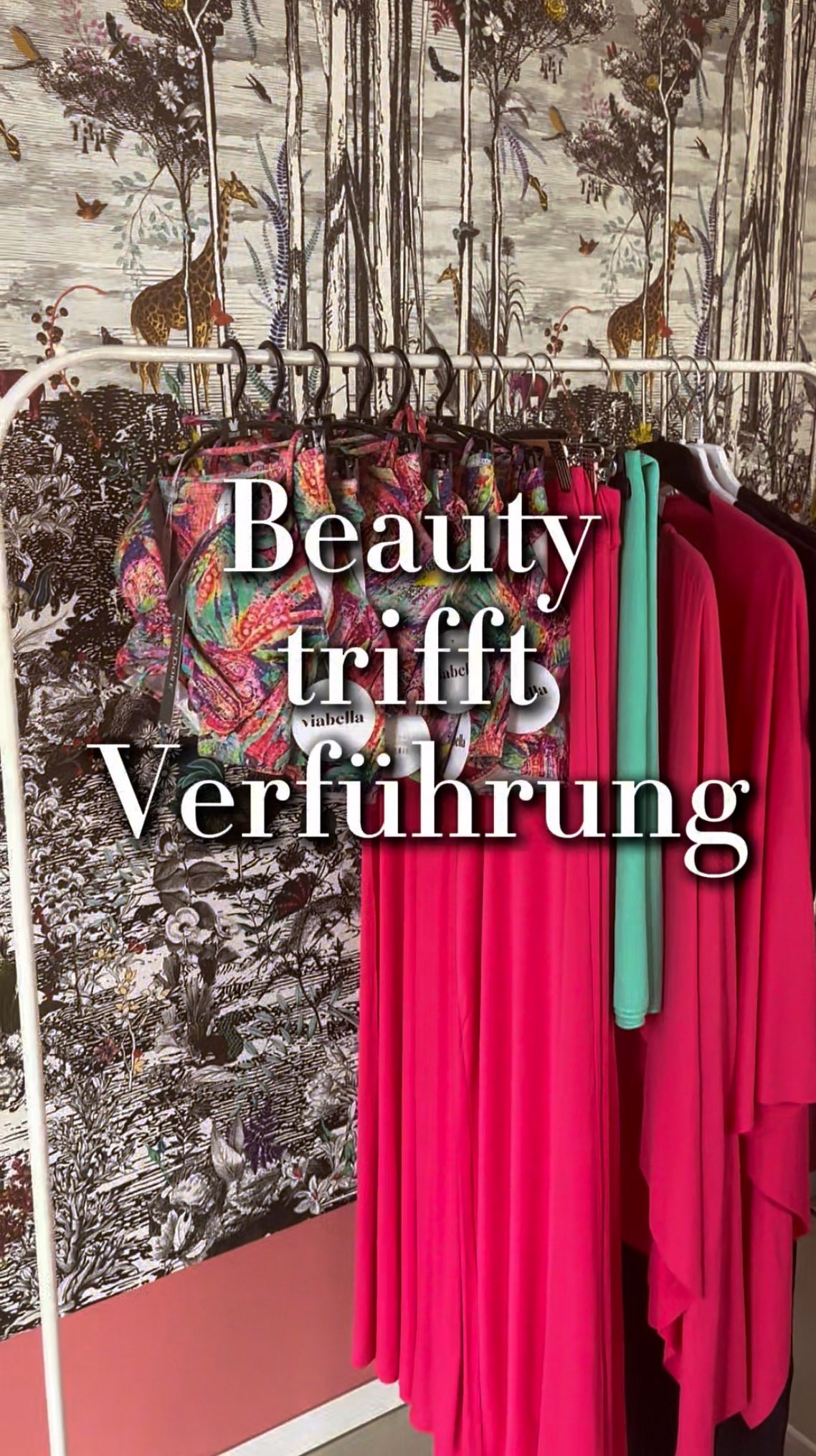 Smooth trifft Sexy! 💕👙
Was passiert, wenn Waxing-Expertin Magi & BH-Queen Rian sich treffen?
🔥 Eine Power-Kooperation mit Stil!
Jetzt bei Tigerlily: eine feine Auswahl von Viabella-Bademode – direkt zum Anprobieren & Verlieben 💘
🎁 Holt euch unseren Flyer und spart je 10 € bei beiden Läden ab 50 € Einkaufswert oder Behandlung!
Let’s glow & show, Baby ✨
📍Uhlandstraße 138 & Trautenaustraße 12
#tigerlilywaxing #viabella #berlinbeauty #girlpower #bademodeberlin #waxingstudio #lgbtqfriendly #rabattaktion #summerready#waxingberlin #laserhaarentfernung #glowup #waxingexperts #smoothskin #waxing