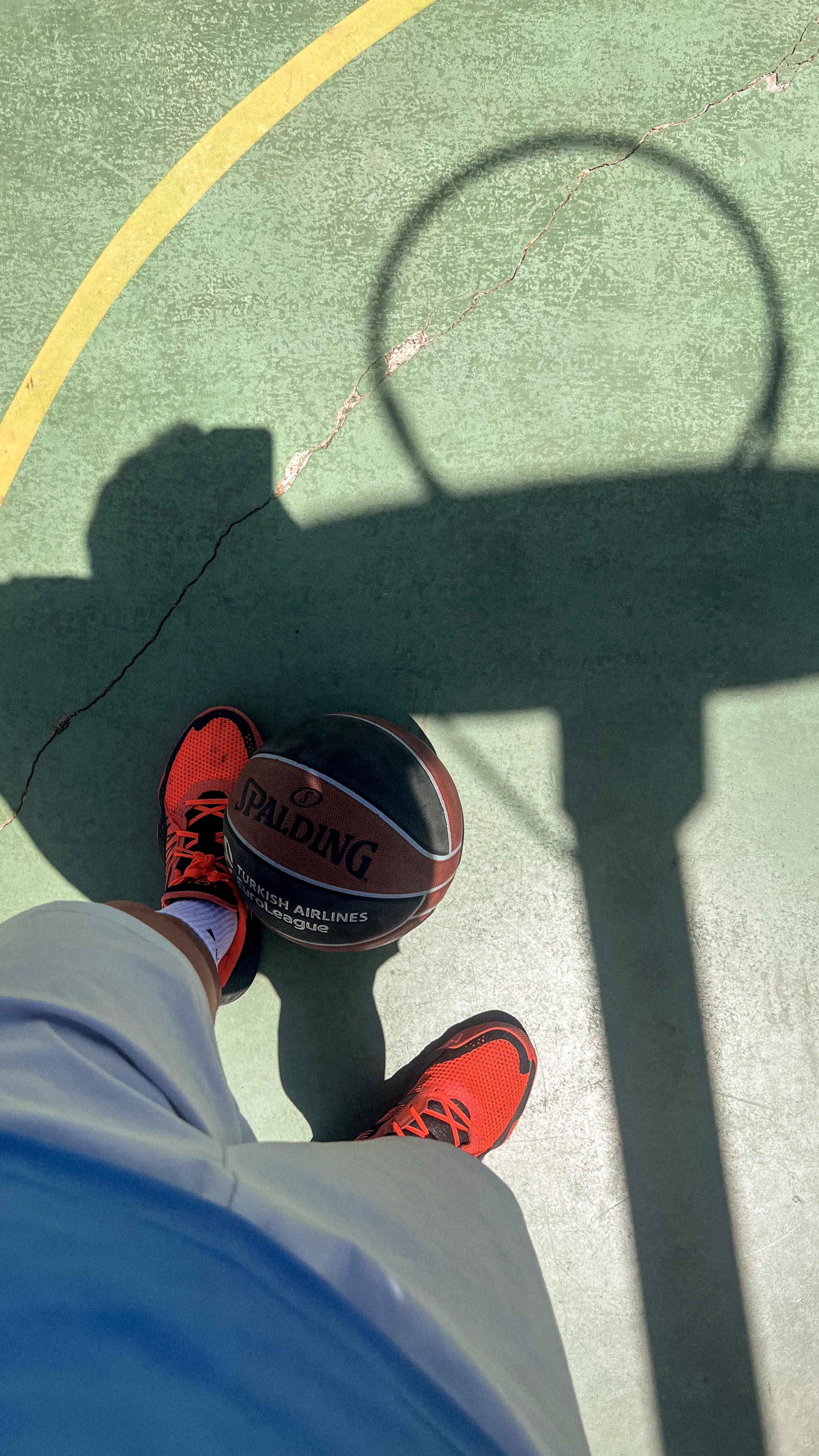 El problema no eres tú.
Trabaja en tener un entorno positivo al que le guste cuidarse.
Trabaja en tener un plan asequible y adaptado a tu vida.
Trabaja en tu mejor versión, no en superar los tiempos y físicos que ves en Instagram.
Trabaja en disfrutar con salud de deportes y platos que harías por gusto, y no por obligación.
Trabaja en ti.