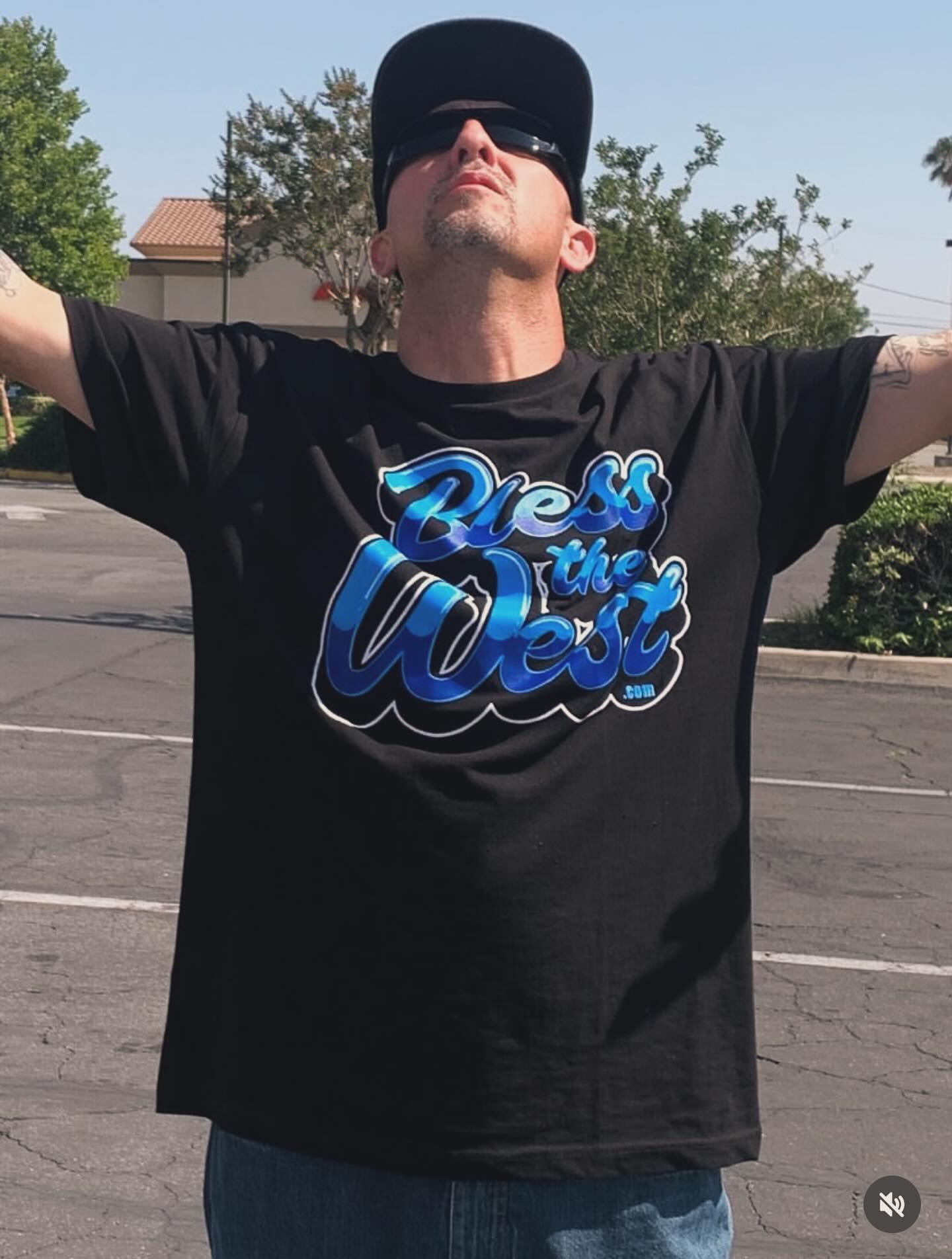 It’s Monday! Let’s start the week off right with a grateful heart and a mouth full of praise!
Bless the West and love for the rest.