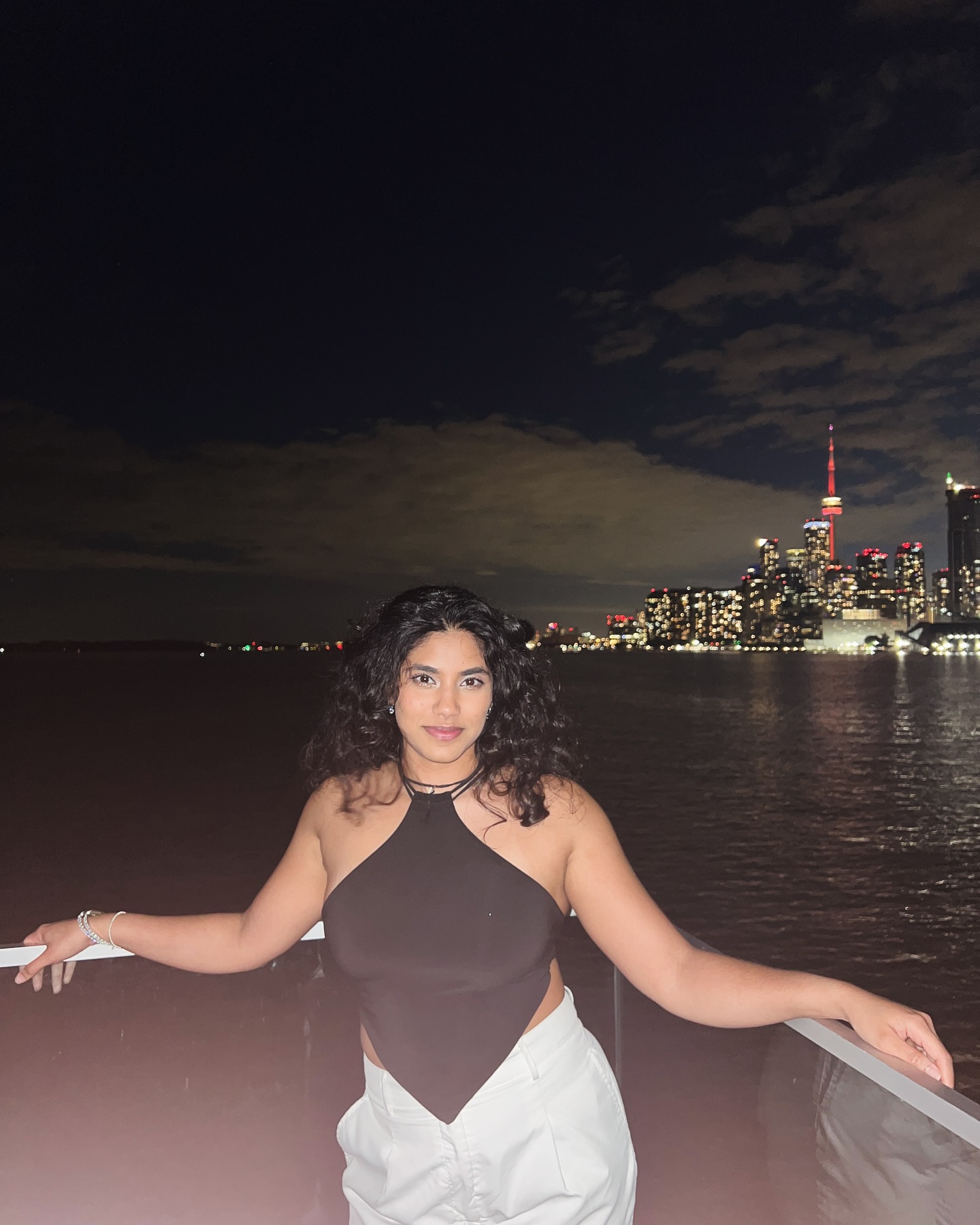 I enjoy my own company a little too much.
Even in social settings, I’ll quietly slip away to take the moment in. That’s exactly what I did here… and somehow I still ended up meeting the loveliest people. And honestly, had I not slipped away, I would not have made cool new connections. This is a small example, but it still goes to show what can happen when you do things for yourself. ❤️
This is one of my favourite views of Toronto. And when it feels like summer? There’s truly nothing like it.
Toronto, I’ll be back soon.
But for now, this solo soul is off again.
Next stop: ✈️🌍 stay tuned x ✌🏼