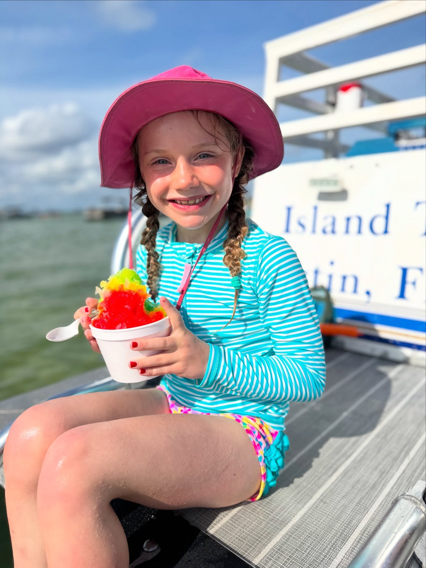 A snow cone on crab island makes for the perfect treat! Check out the local vendors next time you are on the island ☀️
📸: @tanya_mcelroy16