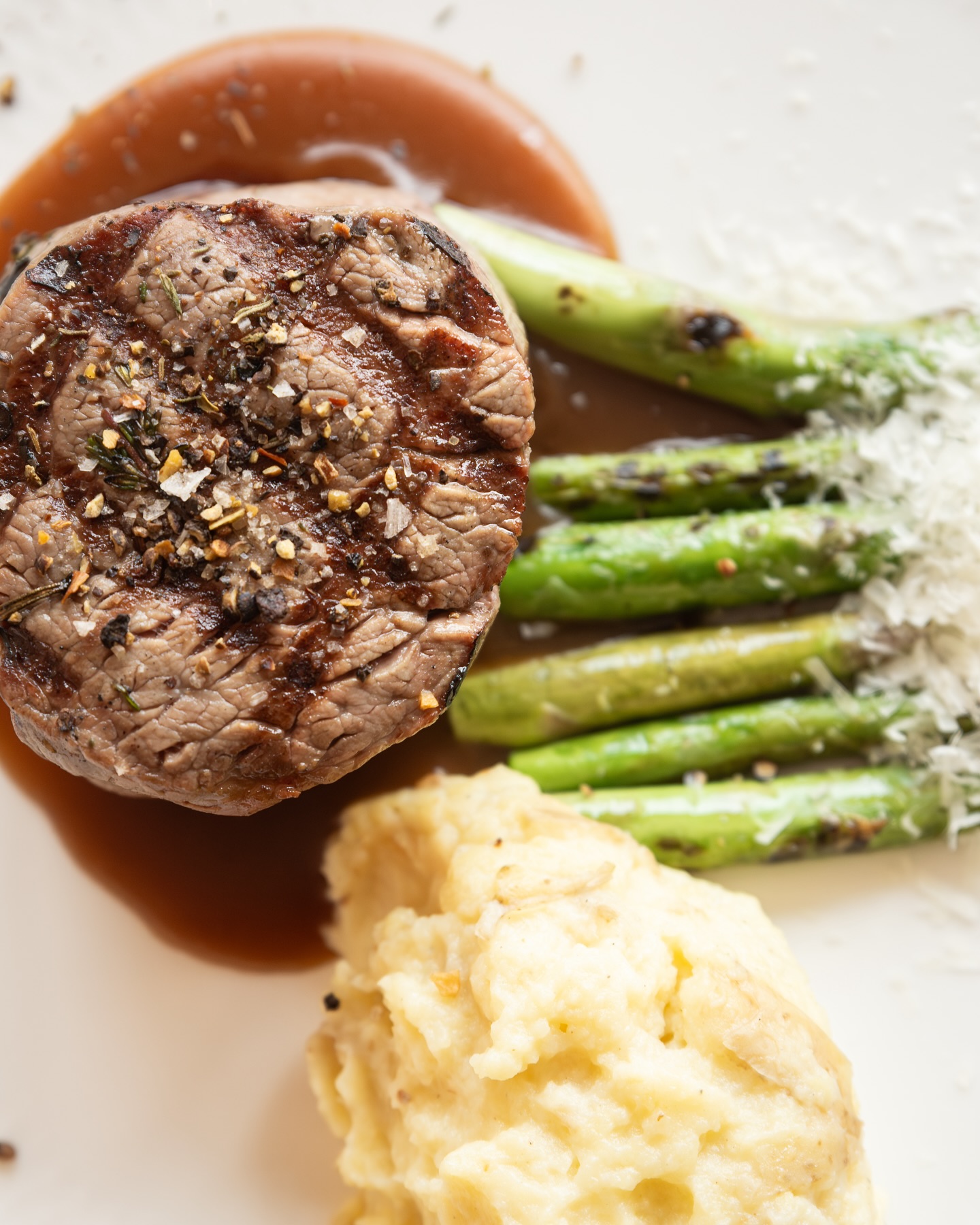 Perfectly grilled, expertly seasoned, elegantly served. 🥩✨
Steaks at Fenix speak for themselves.
#fenixrust #steaklover #gourmetdining #foodiegram #rooftoprestaurant #meatlovers #finefood #steaknight #rustgenießen #foodphotography