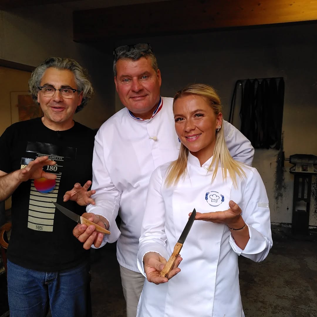 J'ai eu une chouette visite aujourd'hui de @chiara_serpaggi et @bruno_cormerais du Meilleur Boulanger de France. Je leur est fait mettre les mains à la pâte, pour ainsi dire ;)