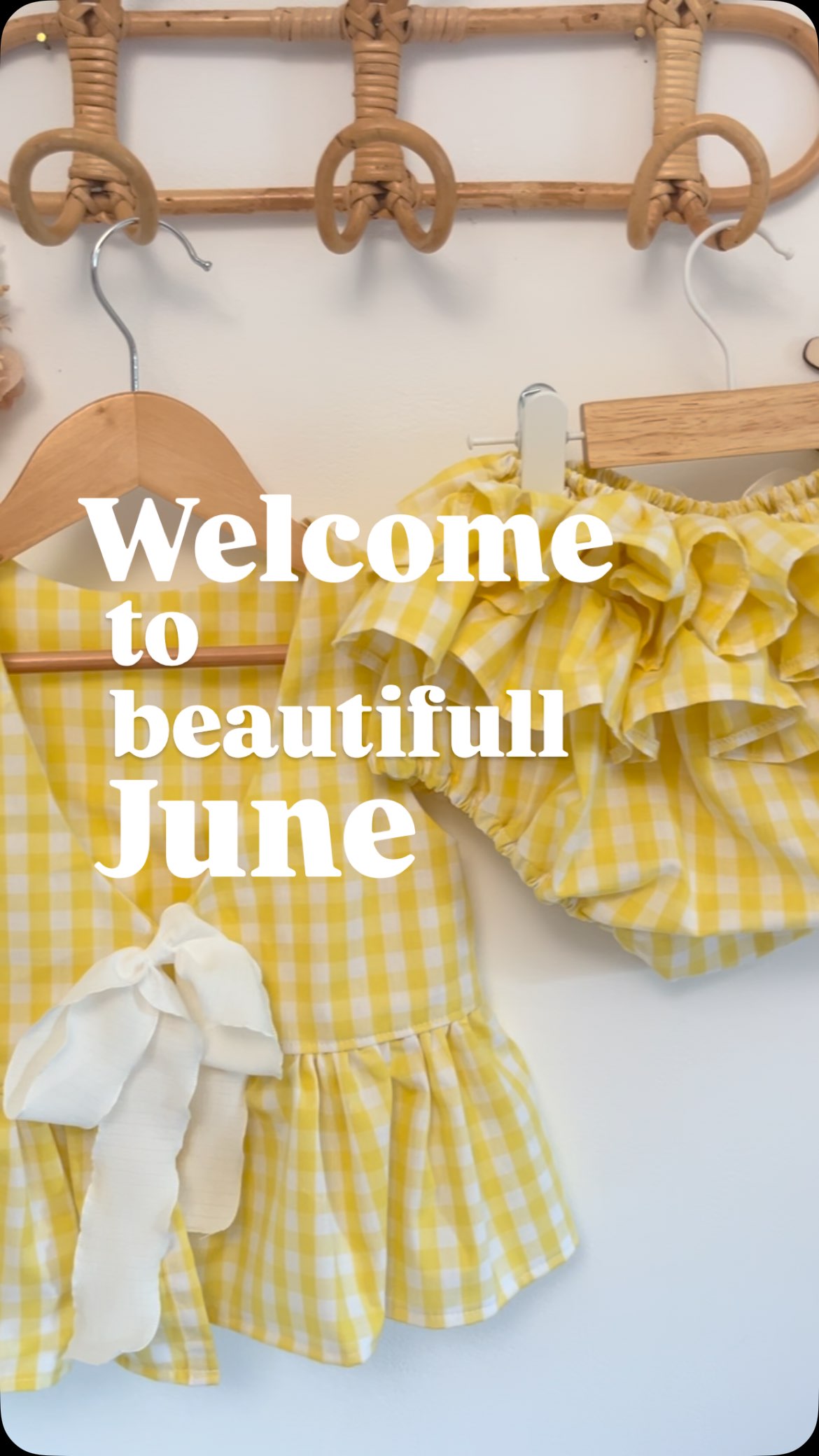 Hello June ☀️
C’est parti pour les petits looks ensoleillés 😎
Pleins de nouveautés à retrouver sur le site!
#bloomerbébé #bloomer #barboteuse #créatrice #creatricebébé #babygirl #outfitforsun #sun #june