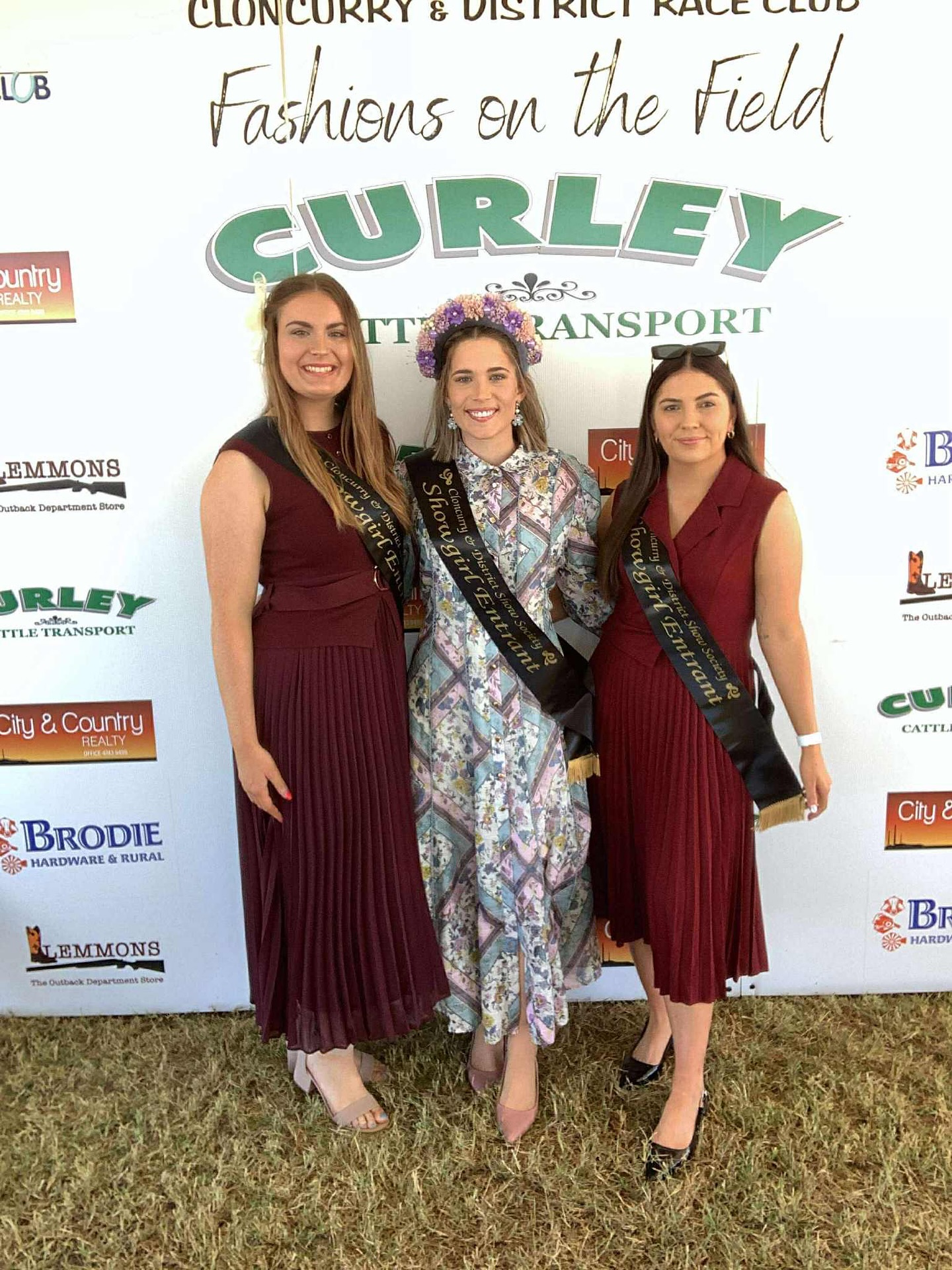 ๐ Showgirl Style at the Races! ๐
What an incredible day at the track this past Saturday as the Cloncurry & District Showgirl joined the excitement of the races! ๐๐
A huge thank you to the @cloncurryraceclub for the warm welcome and for hosting such a fantastic event. It was a great opportunity to showcase the spirit, style, and community pride that our Showgirl represents. ๐๐
#CloncurryShowgirl #CountryRacing #cloncurryshow #RuralQueensland #cloncurryraces