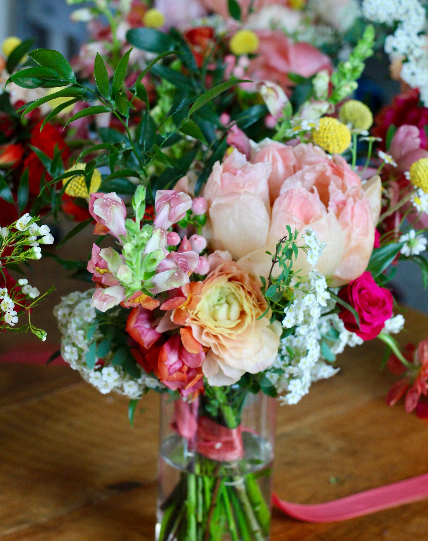 Snapshots of details from Karina & Nick's jubilant, explosively colorful wedding last week😍
#weddingflowers #hotpinkflowers #floraldesign #springweddingflowers #colorfulwedding #rochesterweddings #rochesterweddingflorist #fingerlakesweddingflorist