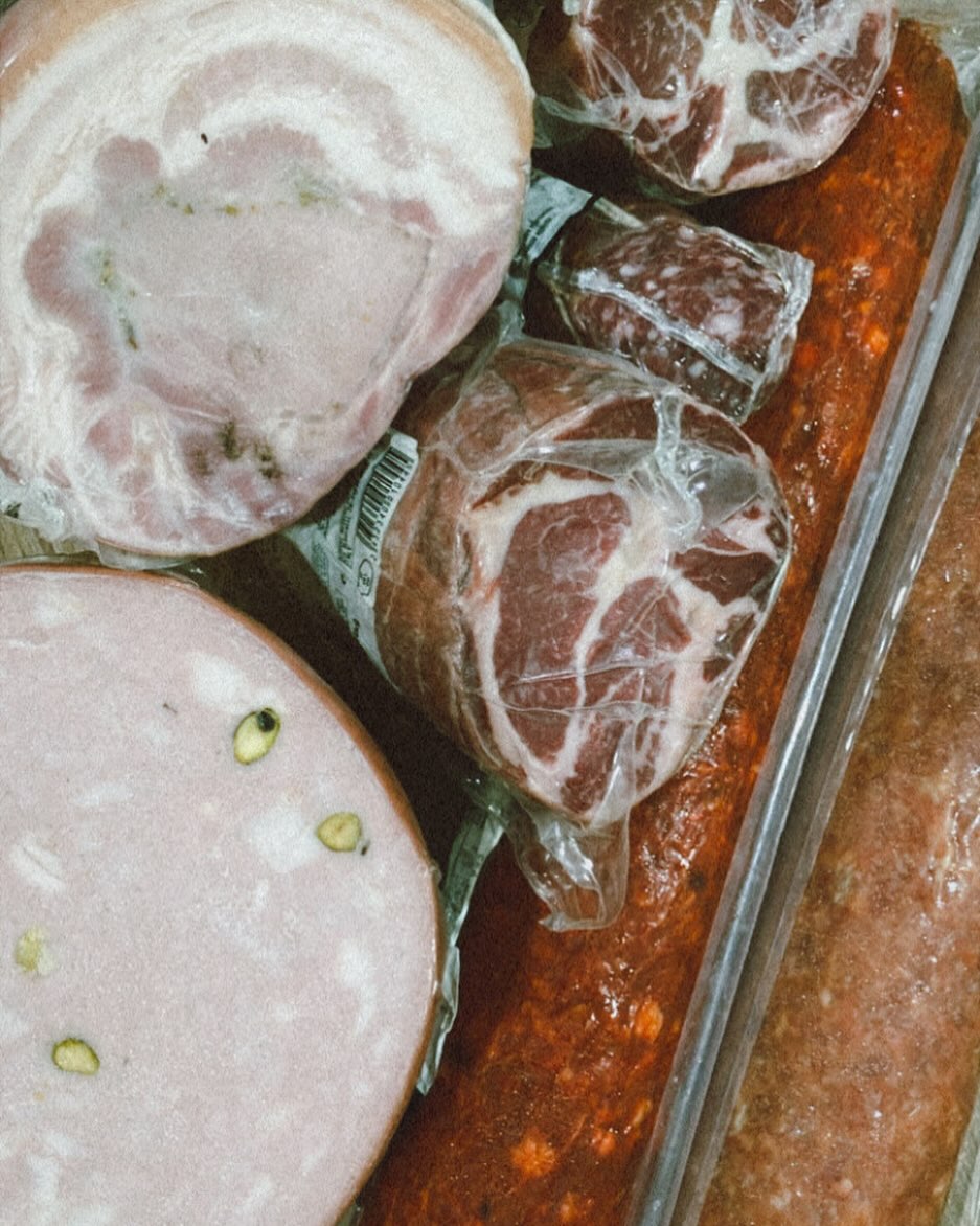 Indulge in the art of cold cuts, one slice at a time.
✨ Mortadella Pistachio
✨ Porchetta Arrosto
✨ Chorizo Picante
✨ Salame con Cinghiale
✨ Coppa
✨ Salami Milano
Crafted for those who know that life is too short for boring bites. Ready to taste the difference? DM us for orders! 🥂#charcuterieboard #foodies #jakartafoodbang #jakartafood #jakartafoodies