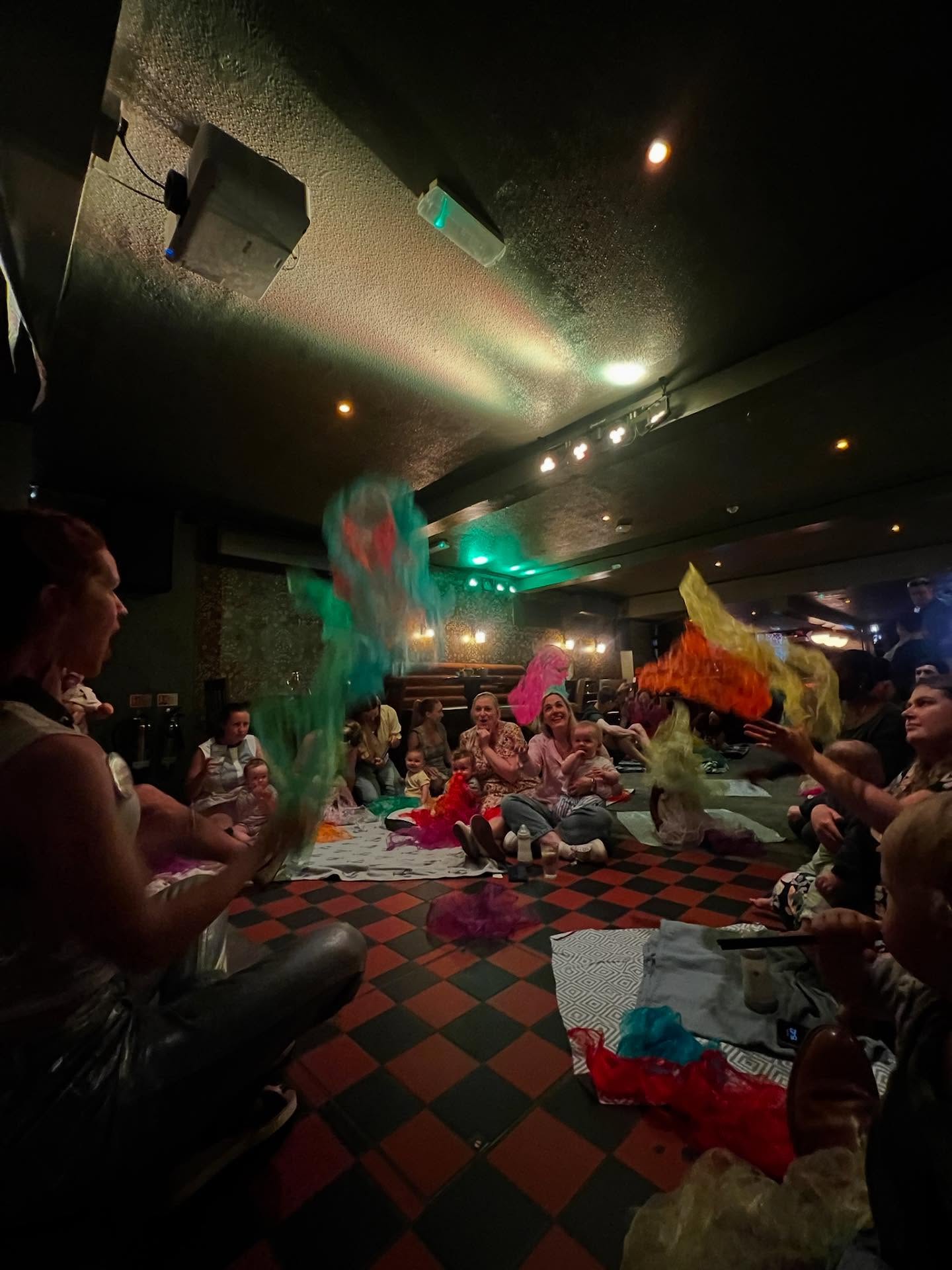 Minijam are back baby! Weekly sessions will be filling your ear holes with funky beats from this monday in Clapham, Battersea, Balham, Chelsea, Fulham, earlsfield, greenwhich & Kensington. Schedule & bookings via the link on our bio. See ya there!