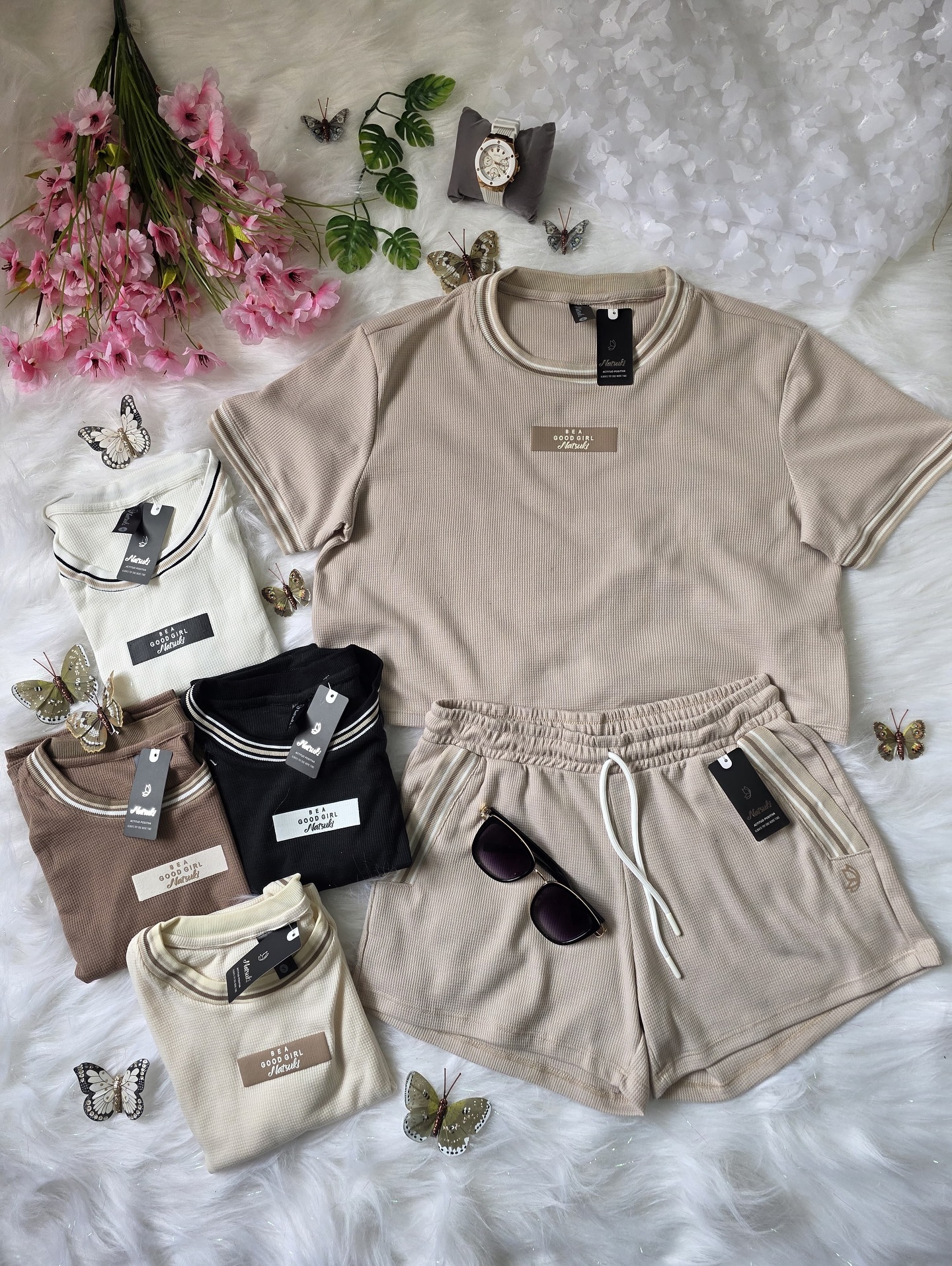 ¿Cómoda y con estilo? ¡Sí se puede! 💫
Este set Natsuki es ideal para tus días relajados, salidas casuales o simplemente sentirte increíble sin esfuerzo.
🌿 Tela suave, fresca y stretch
🎨 Disponible en varios colores neutros
📏 Tallas desde S hasta XL
🎀 Detalles delicados y modernos
Haz match con tu favorito y ordénalo ya 💌
📲 Escríbenos 👉 https://wa.me/573147755302
#NatsukiWear #RopaFemenina #SetCasual #ModaConfortable #EstiloNatural