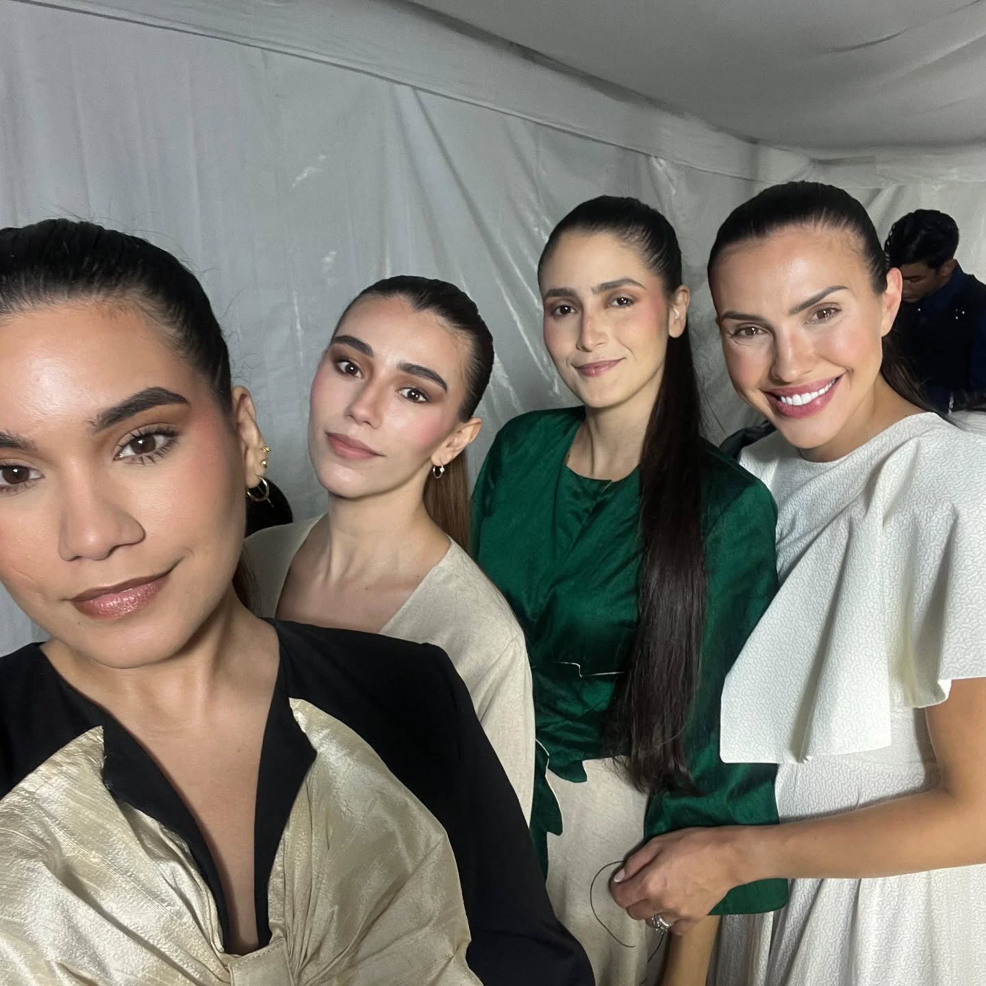 ✨ Un agradecimiento especial a @ifobecr por su impecable trabajo de maquillaje durante el Festival a la Francesa. 🌿💄
Gracias por resaltar la belleza natural de nuestras modelos con un enfoque sofisticado y profesional, y por ser parte fundamental en la realización de este evento que celebra el arte, la moda y la sostenibilidad.
Cada detalle marcó la diferencia, y su aporte hizo brillar cada diseño sobre la pasarela. 🙌💙
#FestivalALaFrancesa #EveValverde #MaquillajeProfesional #ModaSostenible