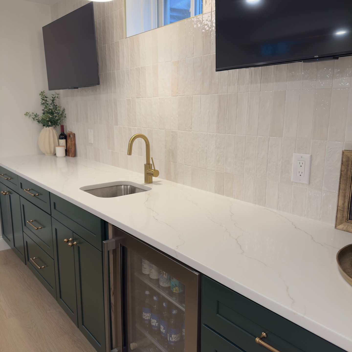 It's the perfect time of the year to renovate your living space! 🌻
Our clients couldn't be happier with the outcome of their bar area featuring Spectrum Quartz "Vitality" countertops installed by our team.
Quartz countertops adds a blend of elegance, modernity, and durability with low-maintenance! ✨
📍940 Wellington Ave, Cranston, RI 02910
⏰Mon-Fri: 9-5pm / Sat: 9-3pm / Sun: Closed
☎️401-780-9639
🌐www.stonedepotofri.com
#quartz #countertops #quartzcountertops #stonecountertops #kitchencountertops #barcountertops #spectrumquartz #vitalityquartz #remodeling #kitchenideas #barideas #stonefabricators #ri #ma #ct