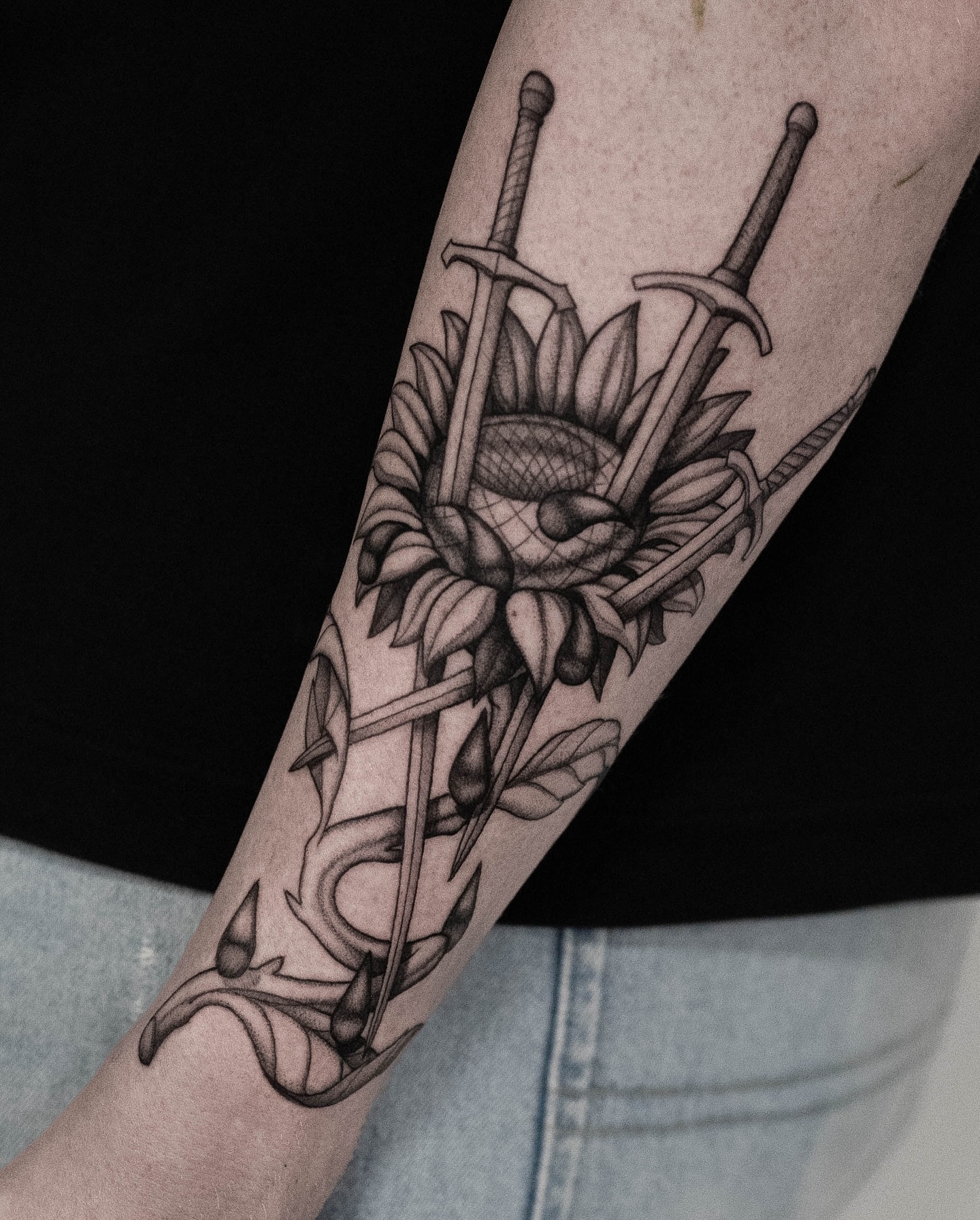 Ruben wanted a tattoo that symbolises the destructive force of jealousy. A sunflower — the symbol of joy — pierced by swords. A reflection on how jealousy can smother even the brightest and most beautiful emotions.
#blackworktattoo #surrealismtattoo #symbolictattoo #sunflowertattoo #darkart #tattooartwork #tattoostory #emotionintattoo #ritualink #innerworld #eindhoventattoo #jealousy #swordsandsymbols #blacktattooart #modernmyth