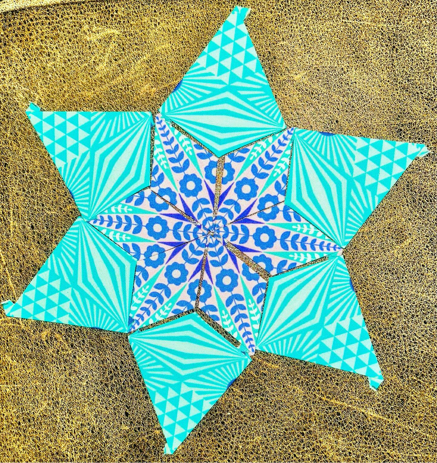 Joining @charmaboutyou for #saturdaynightcraftalong playing with shapes and my favourite treasures!
#tulapink #tulapinkfabric #oopfabric #sewtherainbow #tulatroops #epp #eppeverywhere #fussycutting #fussycut #handstitched #handstitching #aurifilthread #aurifil #quiltblock #quiltproject #stitching #sewing #englishpaperpiecing #handsewn #handsewing #stars #greatbritishquilter #wip #quiltingismytherapy #sewcreative #quilt #makersgonnamake #icecreamsodaquilt #noscrapleftbehind @freespiritfabrics @tulapink @aurifilthread