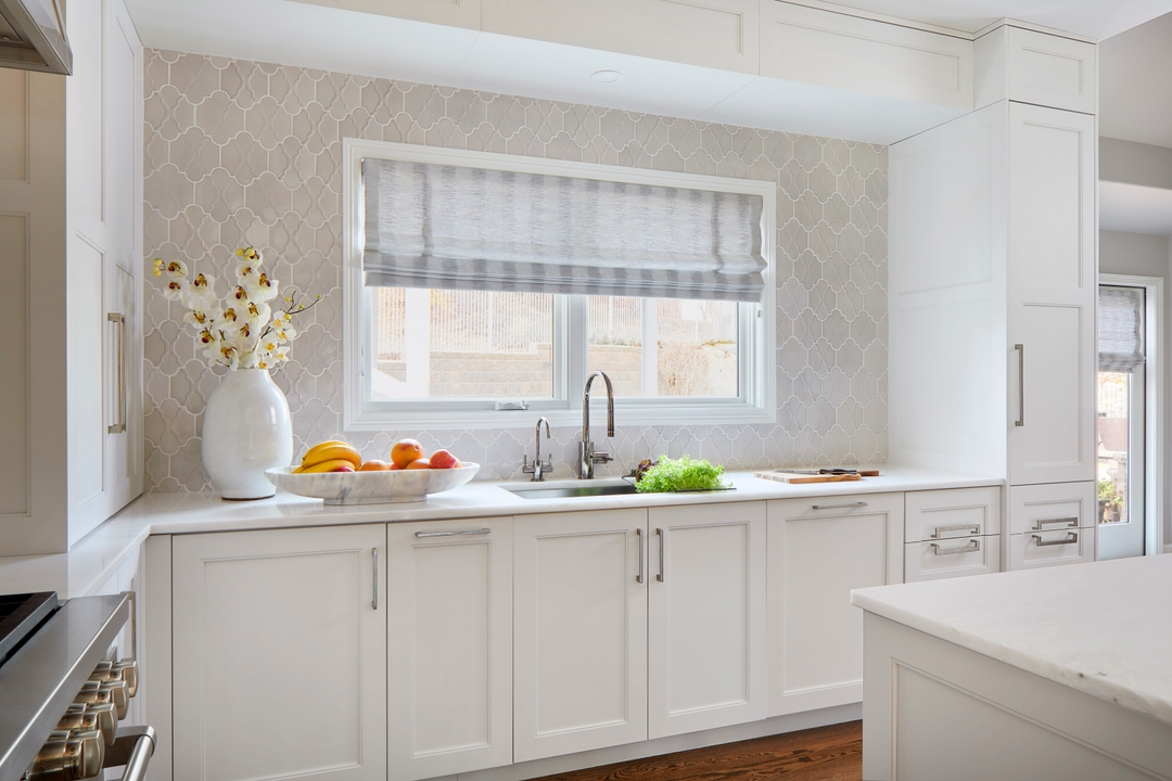 This kitchen feels like a breath of fresh air ✨ — the perfect blend of charm and modern simplicity. From the crisp cabinetry to the sleek countertop, every inch invites you to create. It’s the kind of space where everyday meals turn into little celebrations.
Simple. Beautiful. Effortlessly inviting.