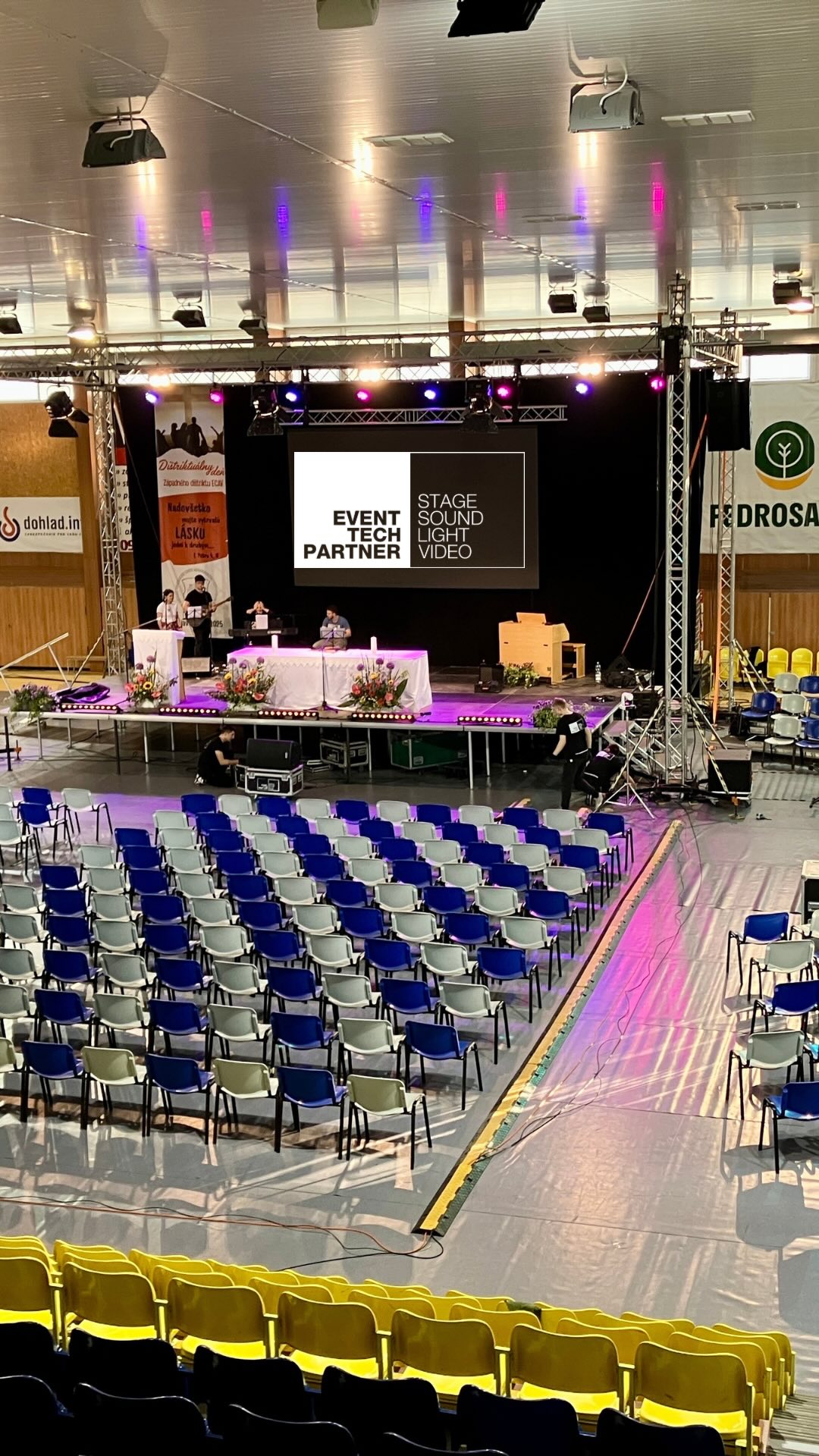 🏟️ Športová hala v Trenčianskom kraji premenená na priestor plný svetla, zvuku a emócie.
🎤🎥 O kompletné technické zabezpečenie – od pódia cez ozvučenie, osvetlenie až po LED obrazovku – sa postaral EVENT TECH PARTNER .EU.
Technika, ktorá dáva podujatiu profesionálnu tvár.
📍Trenčiansky kraj
📆 Máj 2025
#eventtechpartner #technickezabezpecenie #trenčianskykraj #sportovahala #ledobrazovka #ozvucenie #osvetlenie #eventslovakia #eventsetup #konferencia #podujatie