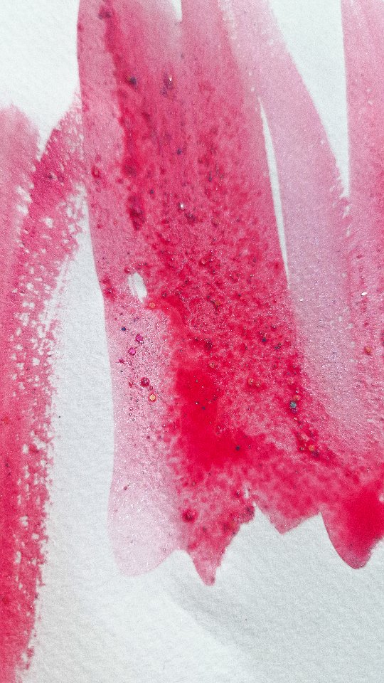 Évidement que je n'ai laissé aucune miette d'échange entre nous pour ne rien divulgacher avant l'heure ! Mais ne dit on pas qu'une image vaut mille mots ?
Et là, malgré les lumières pas top top, il y en a de l'image ! 🥳
À quel point vous êtes hypés ? 👀✨
On aura peut être besoin de votre avis dans la semaine concernant certaines couleurs, je prépare des visuels pour que vous puissiez bien voir ! ☺️
Ça fait plusieurs jours qu'il fait gris ici et les paillettes et la couleur ça me fait du bien de fou !
(ça va vous ? Le temps est pas trop morose ?)
#lepigmentarium #aquarelle #elisefrancisse #collab #aquarellepailletée #faitenfrance #nouveauté