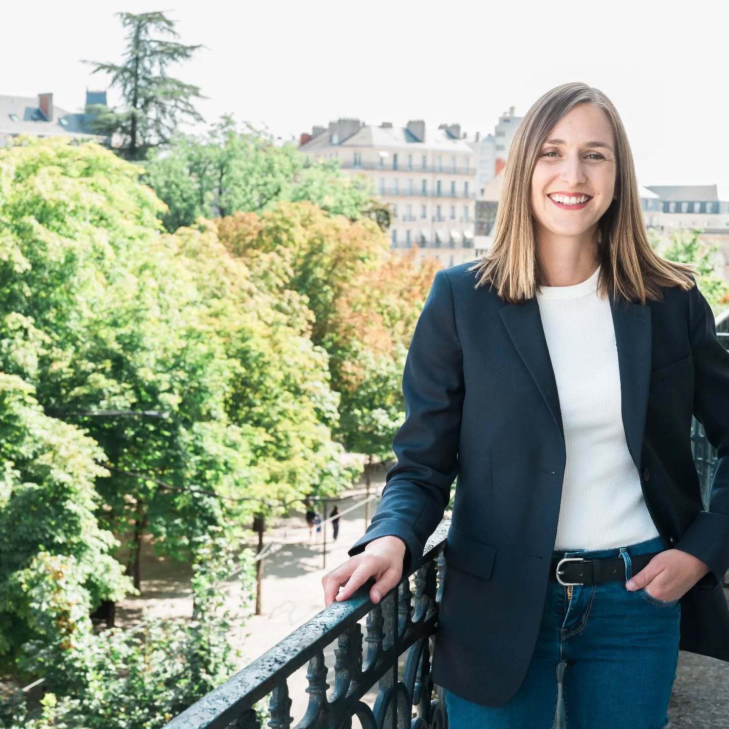 🎓 Officiellement certifiée Bilan Carbone® !
🌿 Cet accomplissement a été déclenché par un évènement marquant de la profession : la conférence de Jean-Marc Jancovici le 28 septembre 2022 lors du congrès national de Paris. J'ai découvert que je pouvais apprendre à compter les ressources naturelles, au-delà des euros, parce que : "Ce qui n’est pas compté ne compte pas !"
✅️ J’ai fait la demande d’inscription sur la liste officielle du Conseil National de l’Ordre des experts-comptables habilités à réaliser un Bilan Carbone®
🏹 C’est une corde de plus à mon arc, pour faciliter la vision 360° des chefs d'entreprise et dirigeants en intégrant la dimension RSE
🙏 Un grand merci à Sami, à Camille Morin, Julien Mercier et à Bérenger Collotte pour leur accompagnement dans cette démarche
TO DO : réaliser le bilan carbone du cabinet et agir !
📸 Sonia Blanc
#cartierexpertise #madameBNC #dijon #expertcomptable #bilancarbone