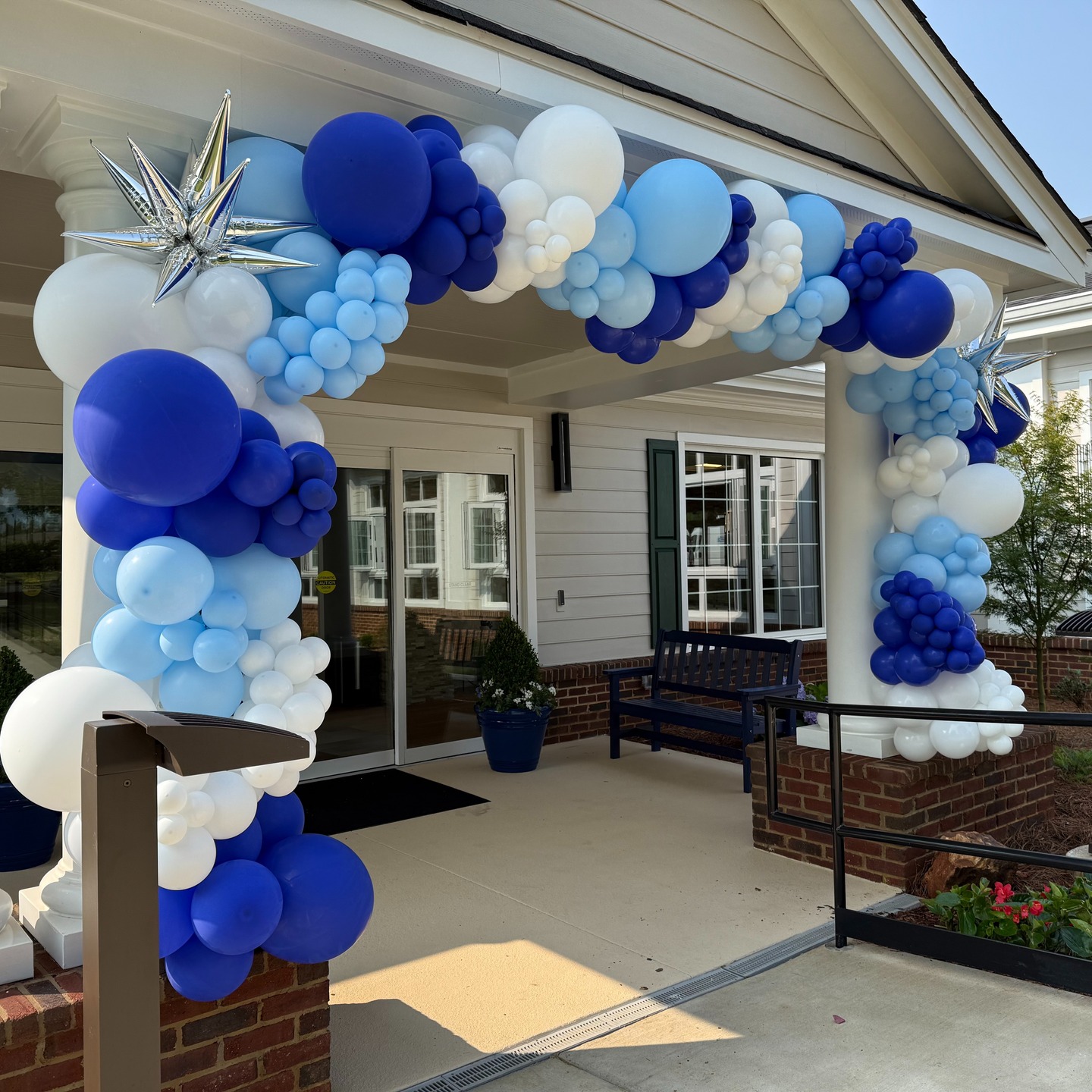 ✨ Grand openings deserve grand entrances! ✨
Loved creating this cool-toned balloon archway to help celebrate a brand-new beginning. 💙🤍
📍Serving Huntsville, AL + surrounding areas
🎈 Booking now for summer parties, showers, grand openings & more!