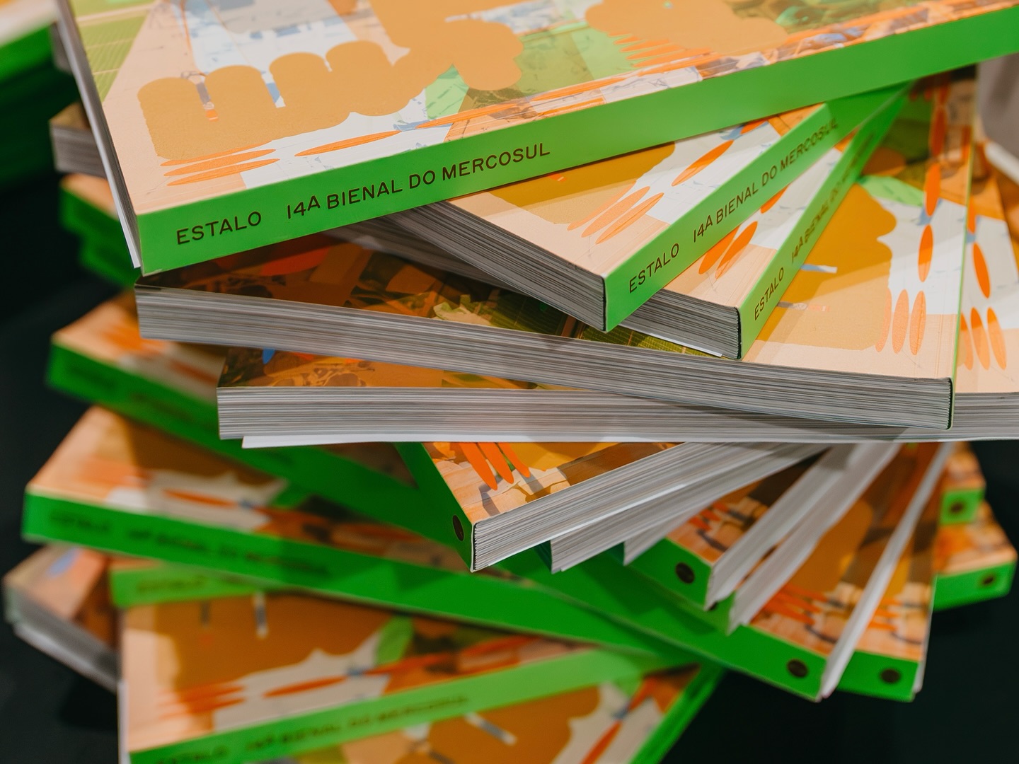 Alguém aí com saudade da 14A Bienal do Mercosul? 🥹
A distribuição das nossas publicações foi disputada, mas agora já estão disponíveis no site bienalmercosul.art.br/publicacoes-bienal14 e dá pra reviver tudo com o material lindo produzido pelo @estudiomargem.
Acesse e confira!
📸 @thieleelissa.foto
Apresentado por: @petrobras
Produção: Fundação Bienal do Mercosul
Apoio Institucional: @unescobrasil, @tjrsoficial, @ccmarioquintana, @museumargs, @farolsantander, Procempa e Bancos Sociais, @instituto.ling, @institutocervantesportoalegre, @eflcultural, @instituto.rouanet, @fundacaoibere e @pucrs
Apoio: @irigaray.guindastes, @lojaspompeia, @gangoficial, @riograndeseguros, @iguatemipoa, @agibank, @vulcabras.oficial, @dufriorefrigeracao, @roxcode.io, @brdeoficial e @art.hoteltransamerica
Media Partner: @grupo_rbs
Apoio Premium: @lojasrenner, @bluevillealimentos e @gerdau
Patrocínio: @crown.embalagens, @caixa, @prefpoa e @governo_rs
Patrocínio Master: @santanderbrasil @banrisul
Financiamento: PRÓ-CULTURA - Lei Estadual de Incentivo à Cultura - #proculturars @sedac_rs #culturaessencial
Realização: Lei Federal de Incentivo à Cultura
#14BienalDoMercosul #BienalDoMercosul #BienalDoMercosul2025