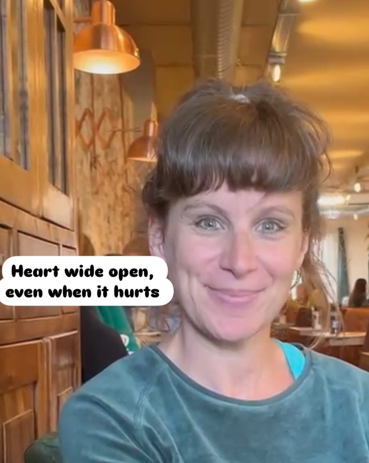 Hoe meer pijn je heelt, des te meer liefde je kunt belichamen
Hoe meer liefde je belichaamt, des te meer je andermans schaduw verlicht
Hoe meer je andermans schaduw verlicht, des te meer pijn er op je geprojecteerd wordt
En, des te minder je binnen de (getraumatiseerde) maatschappij past
En, des te vaker je wordt afgewezen
Als niet in het maatschappelijke plaatje passen en afwijzing nou net een van je grootste pijnpunten is, zie dan je hart nog maar open te houden … 🔥
#divinefeminine #divinefeminineenergy #heling #hearthealing