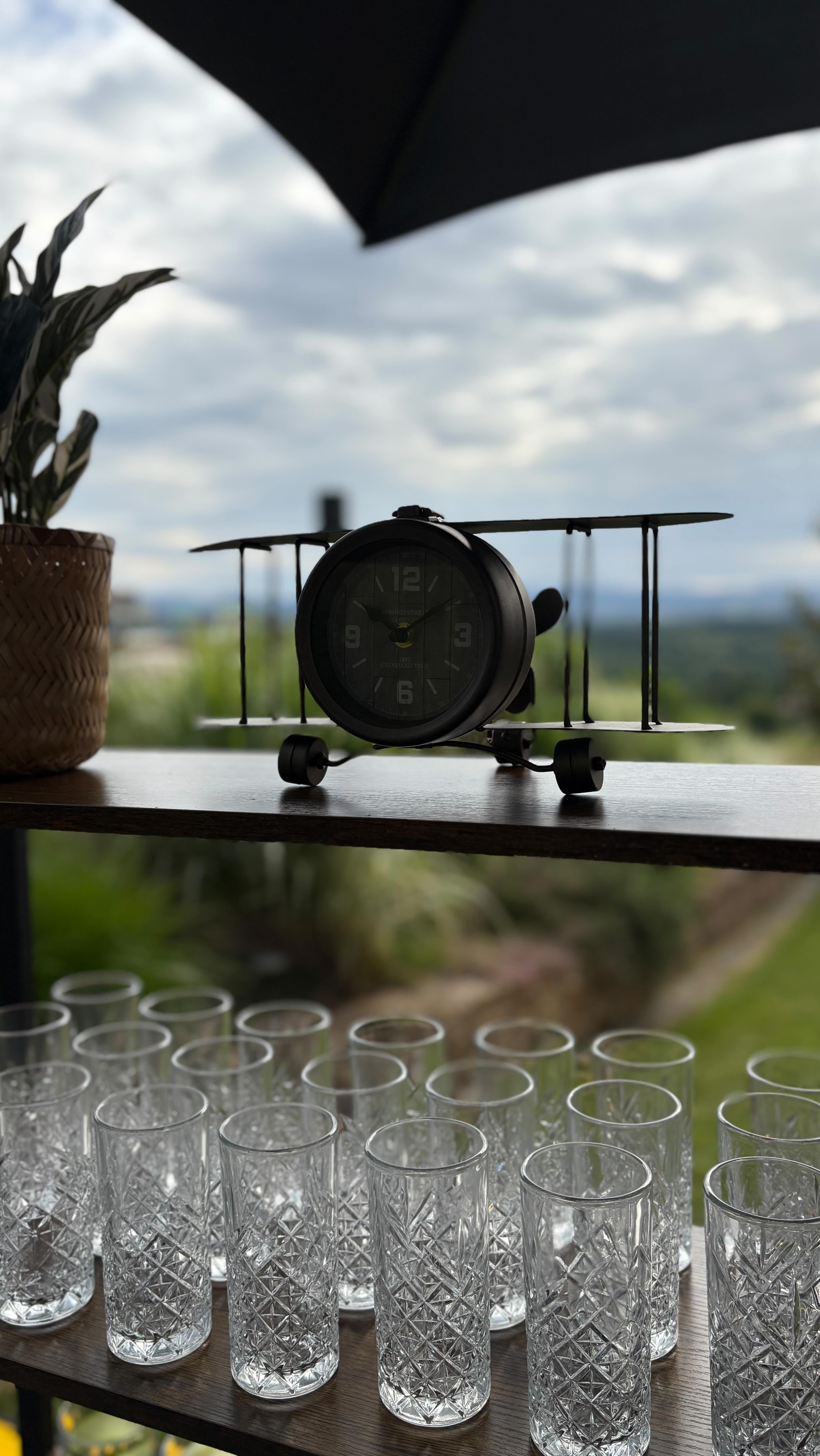 Il y a quelques semaines, nous avons célébré les 40 ans de Brigitte : une soirée mémorable, riche en surprises et en belles rencontres !
Vous aussi, offrez à vos invités une expérience unique avec des cocktails personnalisés.
Contactez-nous
📞 07 80 98 18 06
📧 contact@joysevent.com
🌏 www.joysevent.com
Traiteur: @labaraquedolivier
#lyon #Grenoble #Annecy #Montelimar #Mariage2025 #mariage2026 #barmobile #barephemere #barmariage #mariage#LuxuryEvent #ChicVibes #NetworkingDeLuxe #InspirationÉvénementielle #AfterworkÉlégant
#Mixologie #CocktailsSurMesure #AmbianceRaffinée #ServicePremium #SoiréeExclusive #ArtDeRecevoir