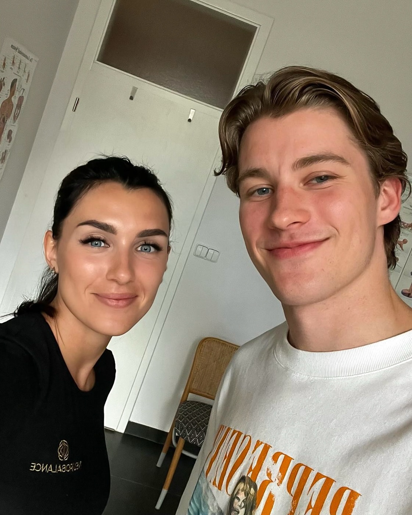 🥅 NHL brankář @dostyy_2 (s)chytal péči místo puků
A protože věříme, že špičkový výkon začíná u detailů - a kvalitní fyzioterapie je jedním z nich - tak Lukáš využil služeb naší fyzioterapeutky Kristýny Bjalončikové 📈💪🏼
Děkujeme za důvěru a přejeme mnoho úspěchů 💛
Ke Kristýně se teď můžeš objednat i ty ✅
Její termíny pro fyzio a masáže v Praze a Brně si můžeš rezervovat online nebo tady přes zprávy 📩
#fyzioterapie #fyzioterapiepraha #fyzioterapiebrno #fyzio #fyziofitness #masazepraha #masazebrno #tipybrno #tipypraha