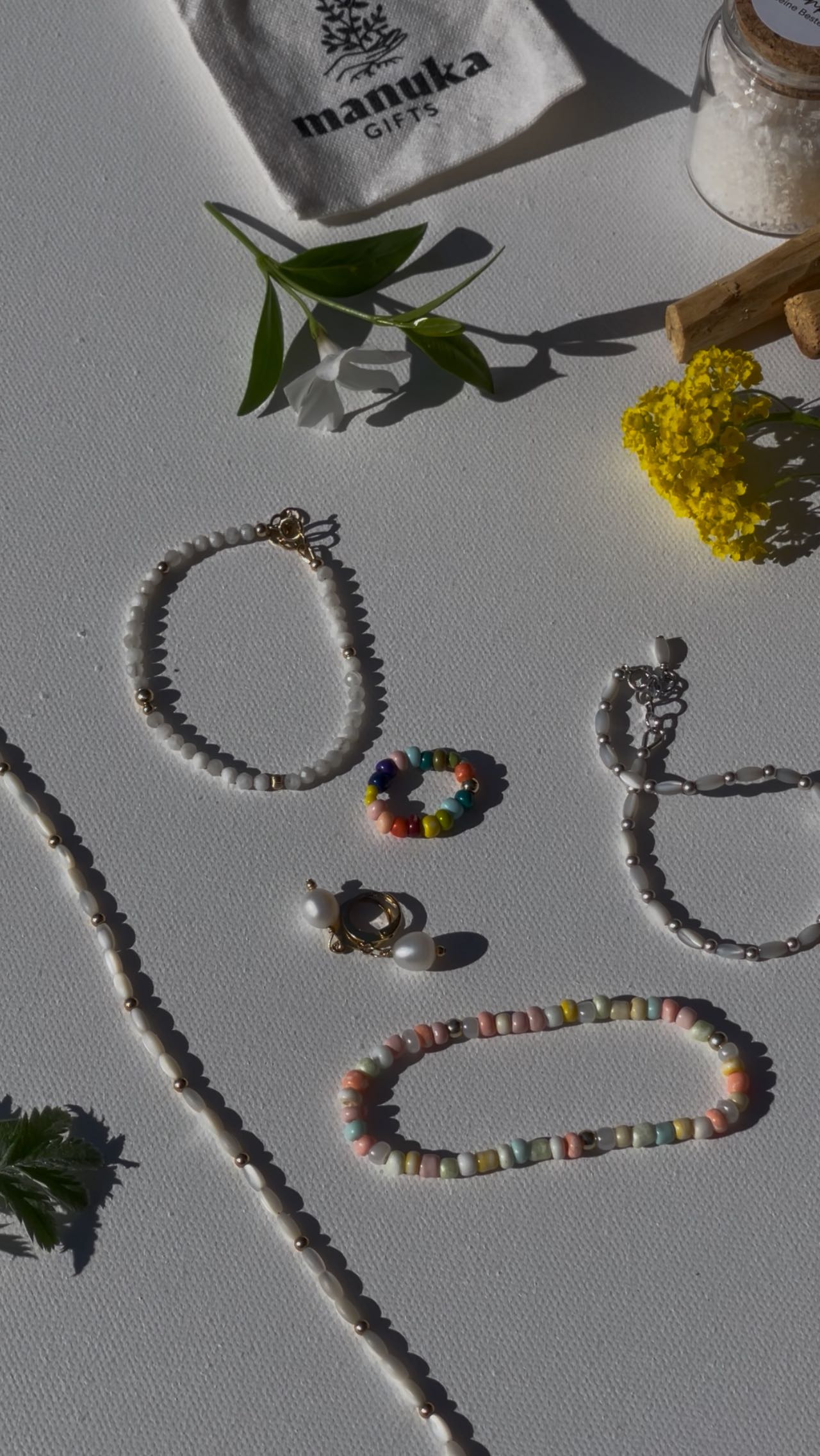 Persönlichkeit verkauft sich nicht!
Oder? Wie seht ihr das so? … bei uns entsteht jedes Schmuckstück in Handarbeit und wird mit viel Liebe verpackt und verschickt. 🧡
#manuka #propaganda