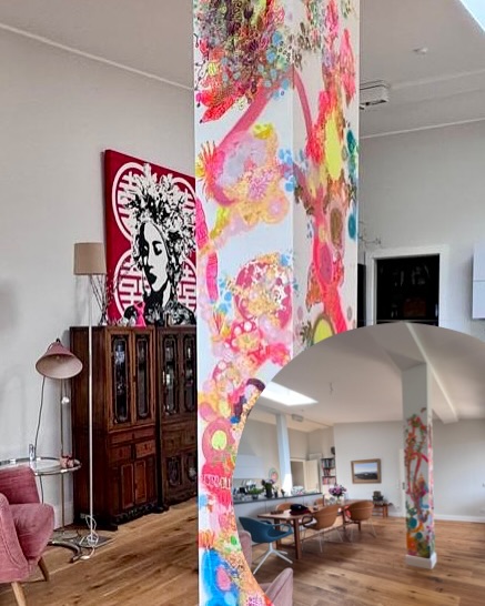 A New Dimension for Interiors 🔥
In Hamburg, a simple column transformed by mural art.
Art and architecture merge, setting the trend for interiors that dare to be strictly personal and inspiring. Curious? Let’s explore how your space can be next.
#muralartist #PersonalStatement. #imkekeicher #uniquespaces #murals