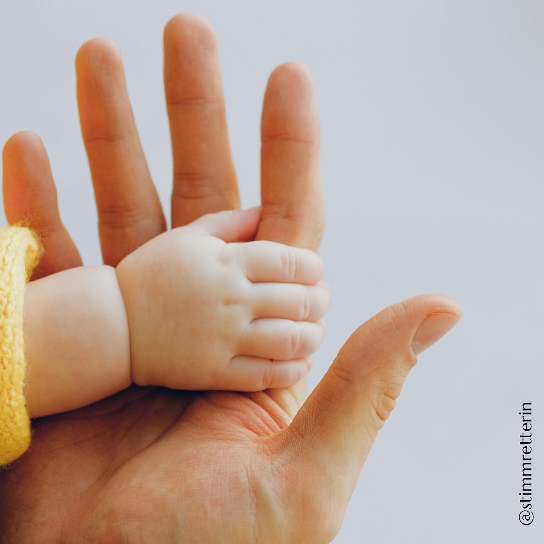 Heute habe ich euch eine sehr spannende Entdeckung mitgebracht, die Polyvagal Theorie, die uns helfen kann, die im Körper gespeicherten Traumata besser zu verstehen. 🧠👫
www.stimmretterin.com/blog
#wien #singen #gesang #stimme #nervensystem #vagusnerv #polyvagaltheorie #vocalcoachvienna #gesangsunterrichtwien #musik #gesangstherapie #stimmretterin #Körperbewußtsein