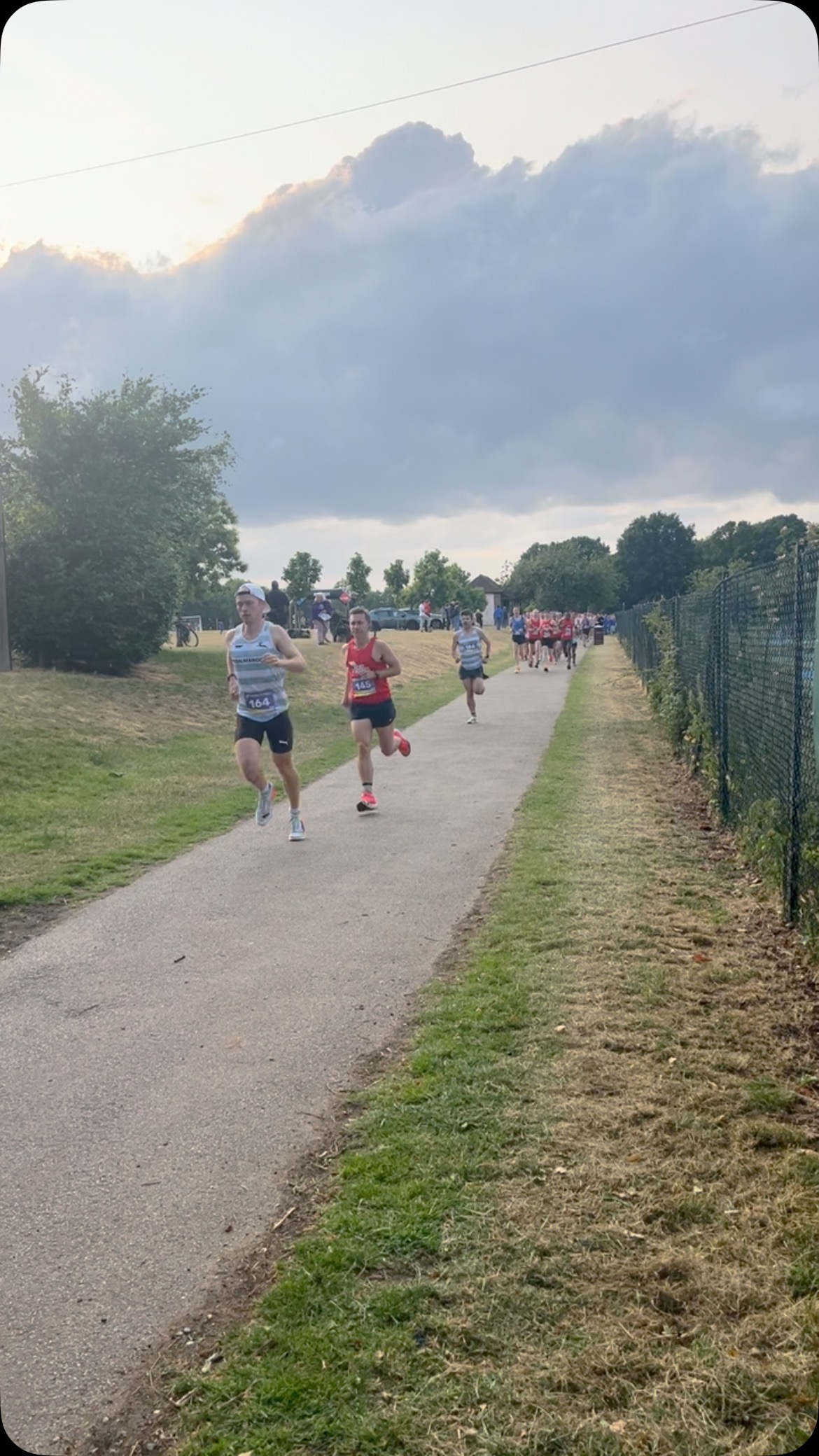 Tonight it was the turn of Havering ‘90 Joggers to host their Interclub race in Raphael’s Park, Romford - part of the Elvis series (East London 5 Interclub Series)
Over 300 runners from East London joined us to run 5 miles, competing against each other in order to score points for their clubs.
Thank you to:
Dagenham 88
East End Road Runners
Ilford Athletics Club
East London Runners
Harold Wood Running Club
Orion Harriers
Barking Road Runners
A great turn out as always!
Next fixture, 5k at the Olympic Park on Tuesday 17th June in support of East End Road Runners!
#elvisseries #h90j #h90joggers #eastlondonrunners #eastendroadrunners #ilfordathleticsclub #barkingroadrunners #dagenham88 #orionharriers #haroldwoodrunningclub #clubrunners #clubrunning #instarunners #instarunning #runnersofinstagram