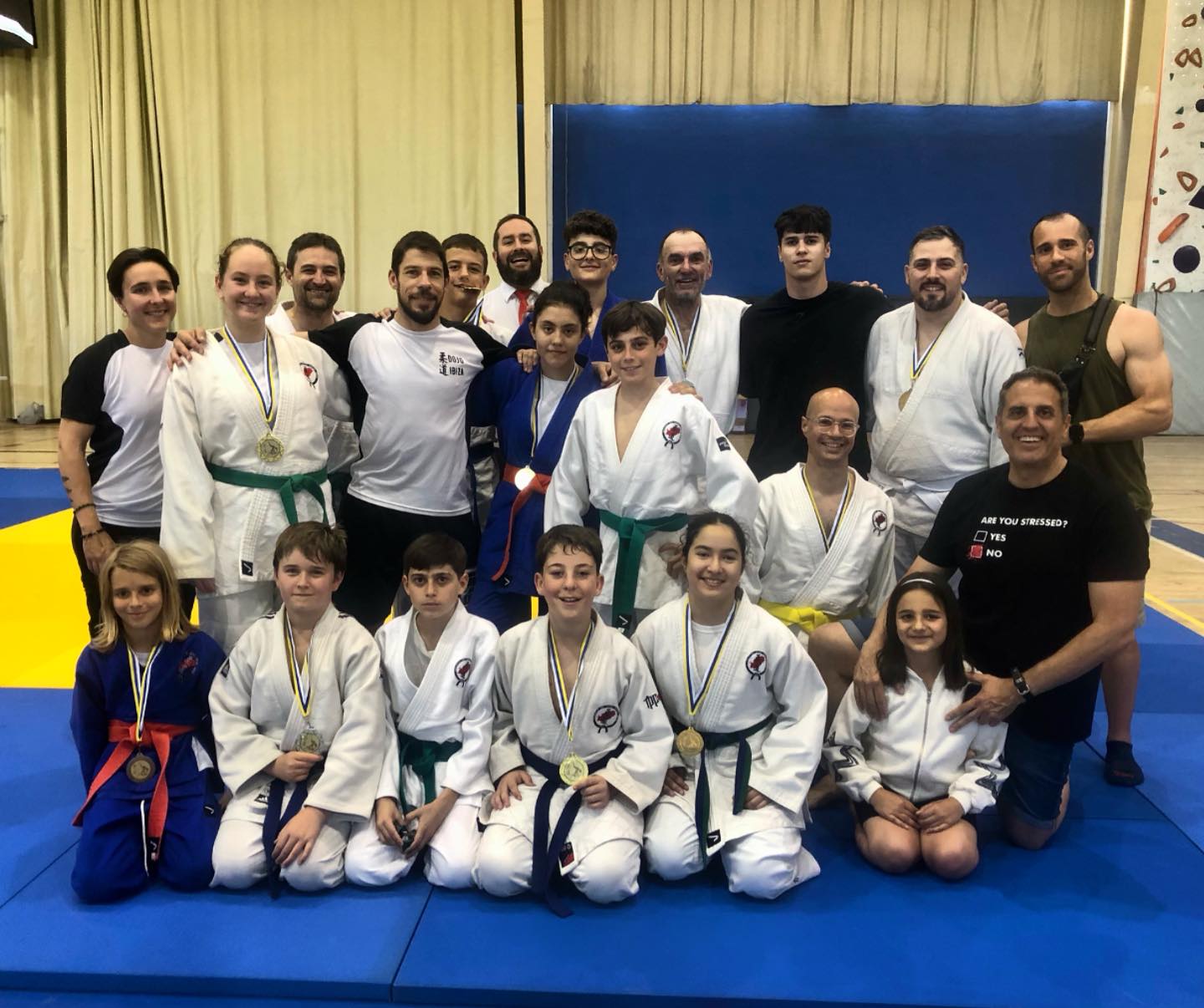 Muy buena competicion de nuestros judokas en el cto de ne-waza celebrado en es viver. 6🥇 4🥈y 3🥉para nuestro equipo
Oros 🥇 para:
Sara
Emma
Leonora
Alex
Eric
Pep
Platas 🥈
Nico
Manu
Diego
Juanma
Bronces 🥉
Alejandro
Marc
Pablo
Quintos 🍫
Pablo
Mateo
Enhorabuena a todos así como al resto de competidores. Muchas gracias al resto del equipo que han participado en la competición y los que han venido a animar!