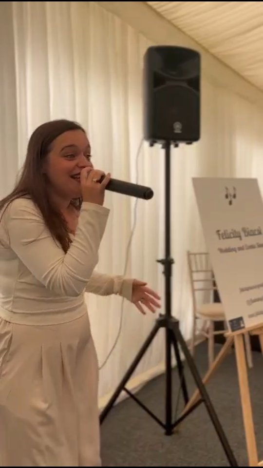 NEWS JUST IN - I will now be taking direct bookings for solo dance performances at your wedding 😂😂 (devastating to find out that my dancing ability is exactly as I thought it was, abysmal).
At the wedding fair I had 2 gorgeous little girlies come and join in with me, who absolutely loved to dance and were showing me all their best moves, which was just amazing. Gutted you can't see the sensational shapes they were throwing, but you can infer it from my enthusiasm 😂
#weddingfair #dancingqueen #singer #vocalist #giggles #cheerleader #weddinginspo #weddingsinger