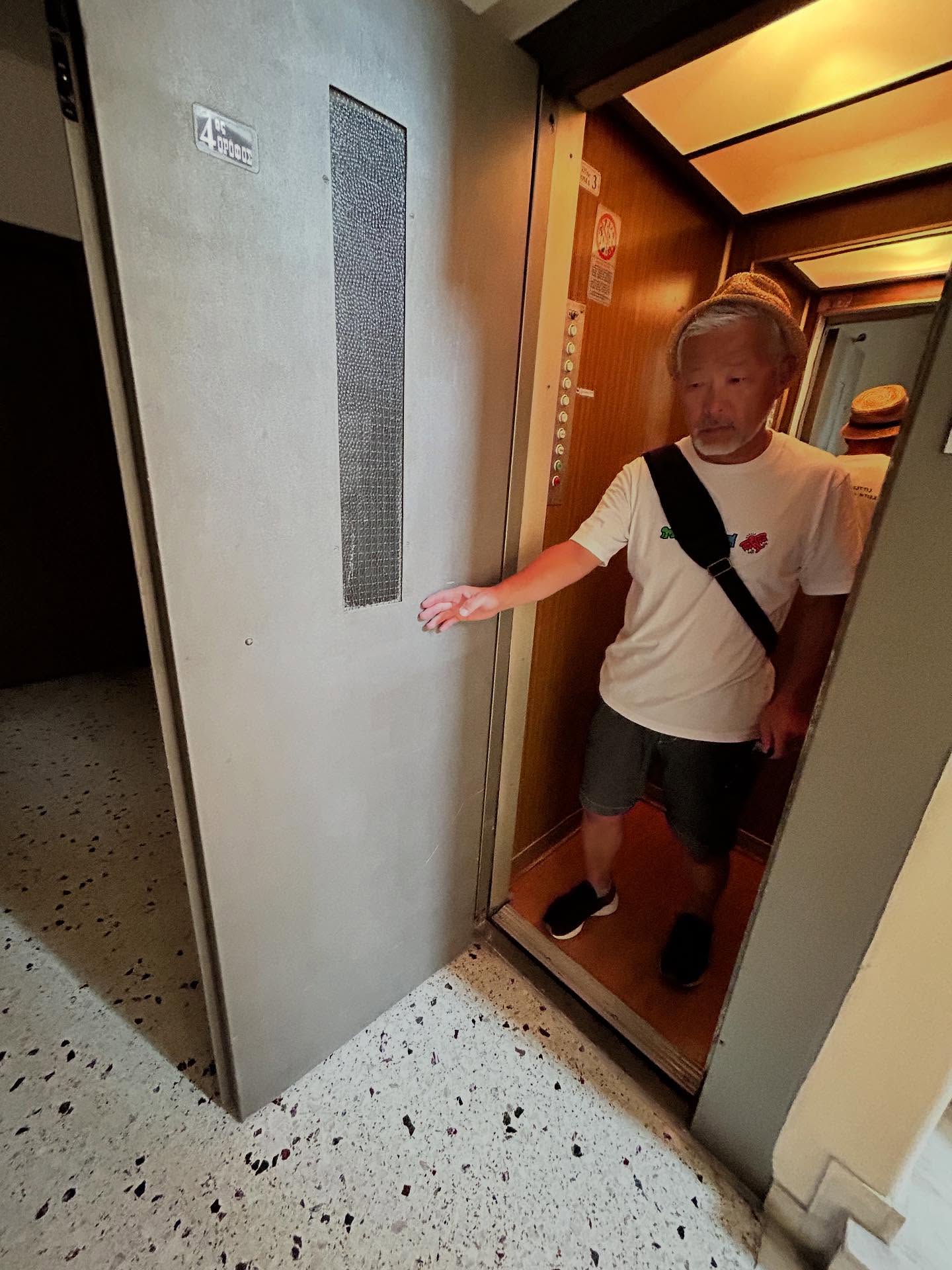 For @_stee2424 our lifts are so much better. 😅 This one only fits 2 people and has a little round buttons that you can see above Hiro’s right shoulder., And the door just opens directly onto each floor, without an internal door to the lift.😳