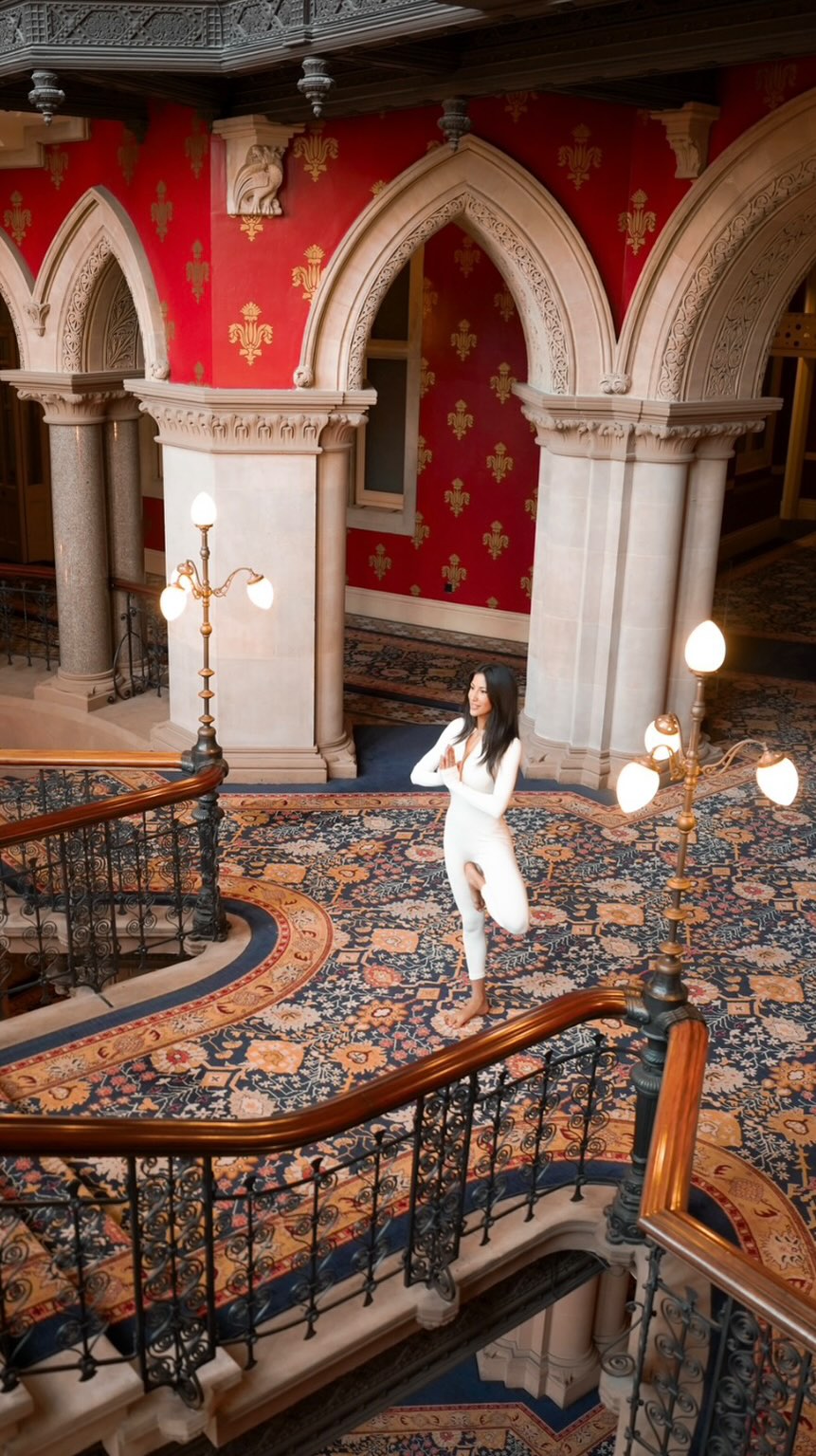 A little yoga a day keeps the doctor away!
Let’s start with just one minute to stretch and destress.
Here is a simple sequence called Sun Salutation A from Ashtanga Yoga.
Would love to know your thoughts! Please share in the comments below 🙏 @kimreartedesantiago
📸: @kohnobe
📍: Saint Pancras Renaissance Hotel, London, U.K.