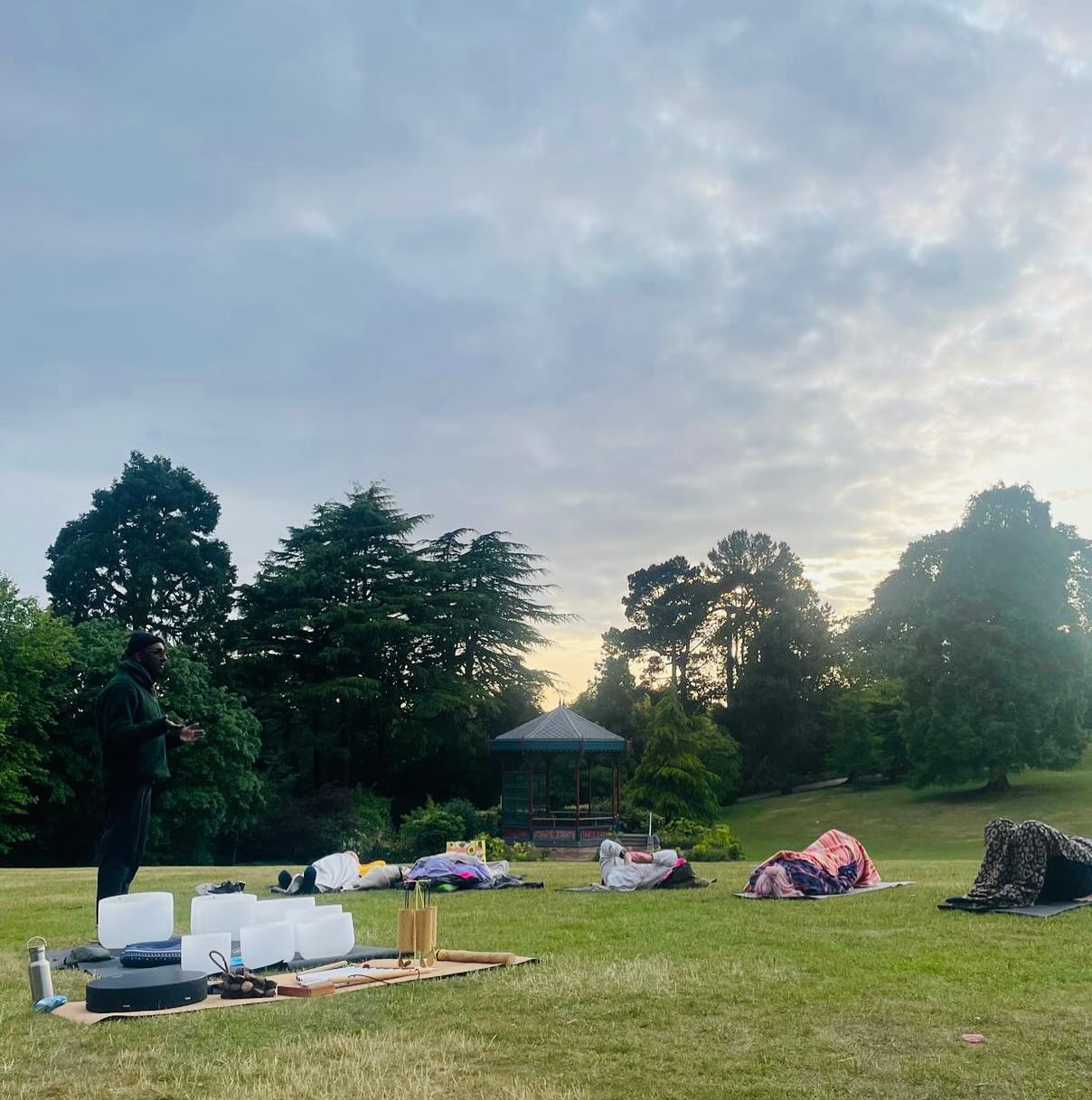The wind in the trees.
The faint sound of the water fountain.
Birds roaming around saying hello.
The harmony between a group and these instruments.
The gardens at dusk.
Leaving us calm, relaxed and restored.
The second season of sound began last night and is always a dream. Thank you for your attendance, shares and reflections..
Come experience the synergy of sound and nature in July and August. Booking open for both dates now.
Wednesday July 9th
Wednesday August 6th
@iamyogiuk x @bhambotanicalgardens
📷 @iamvickylawton
