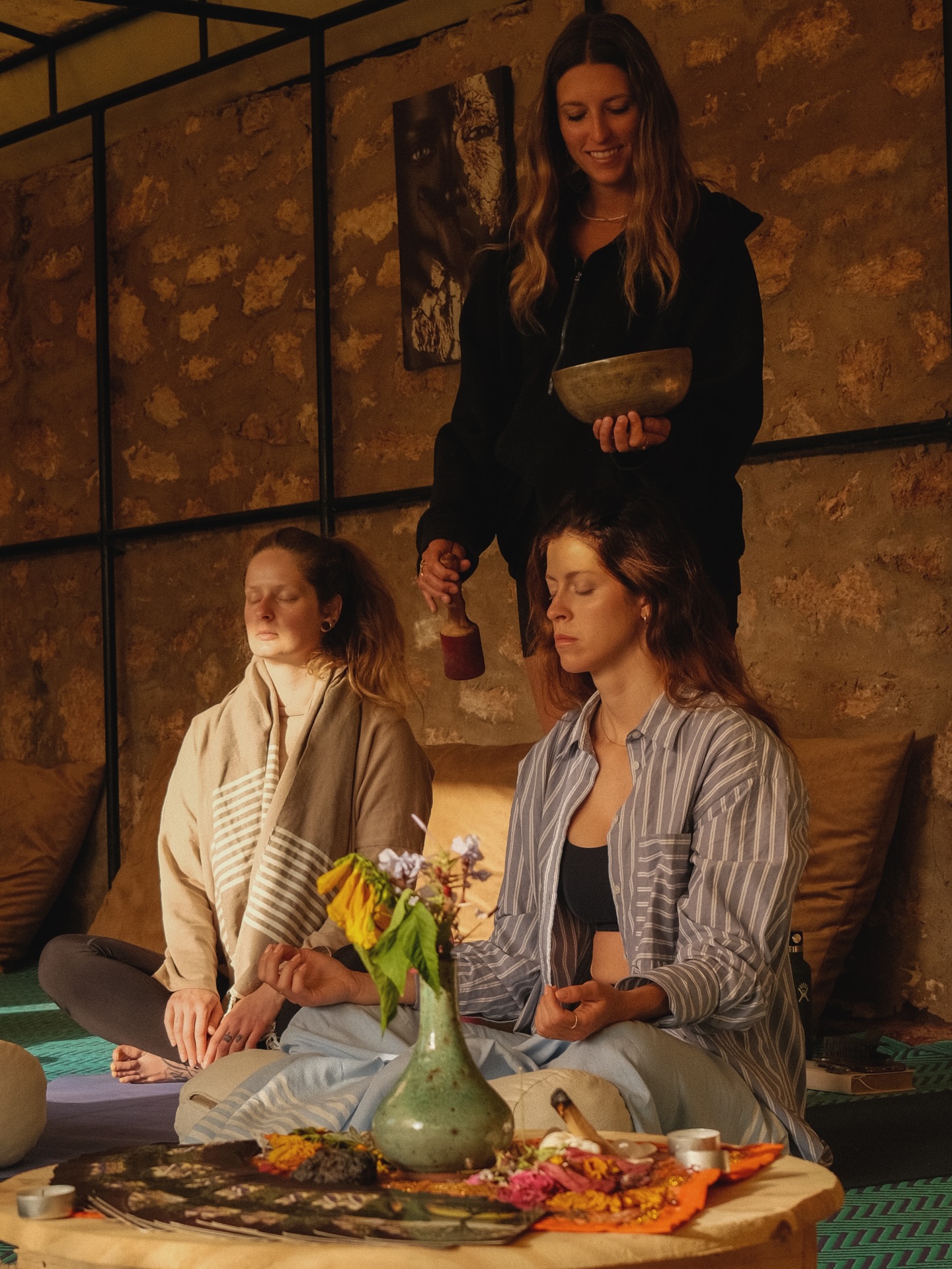 Breathwork Intergration ~
After a powerful breathwork with @leonietheyogini in Essaouira Morocco, @revibecanada retreat participants take time to integrate the emotions and energy of this incredible experience.
