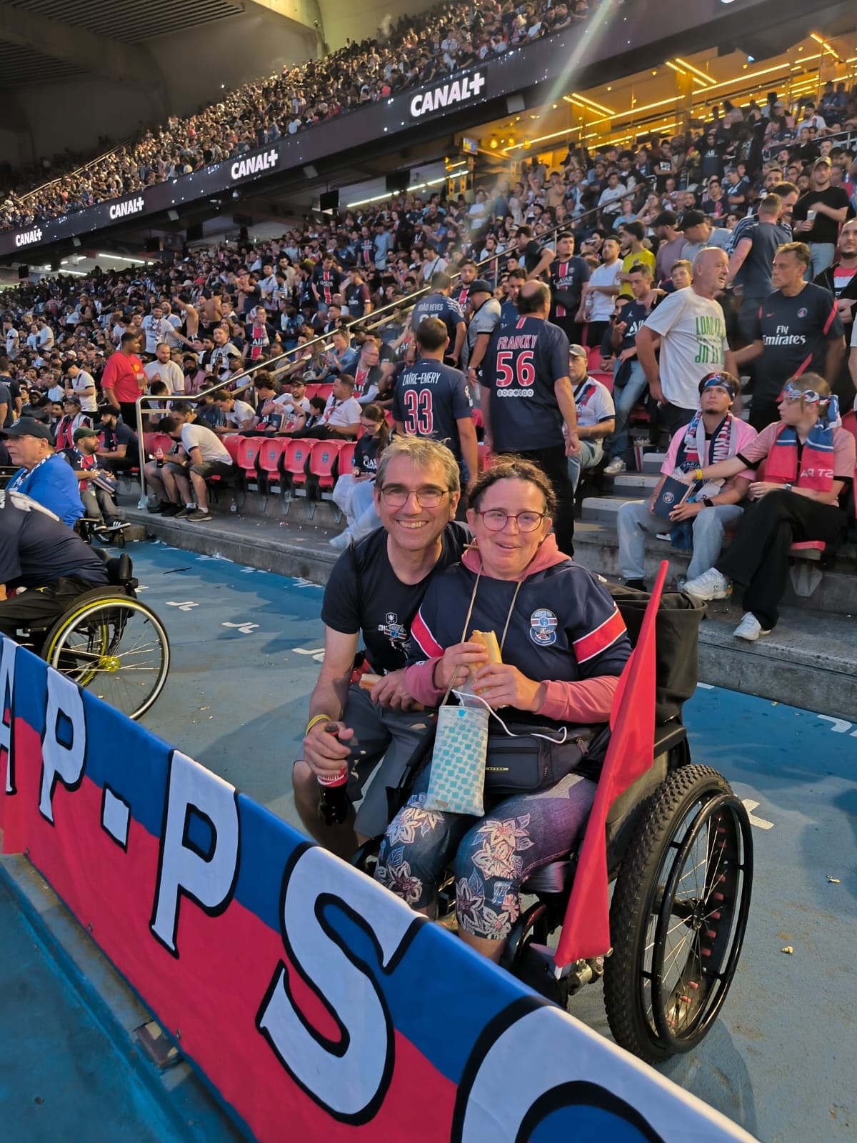 Pendant que certains étaient à Munich, une autre partie de nos adhérents étaient au Parc des Princes pour suivre la finale sur l’écran géant 💪
La suite vous l’a connaissez… CHAMPIONS D’EUROPE
#psg #parcdesprinces #uefachampionsleague #handicappsg