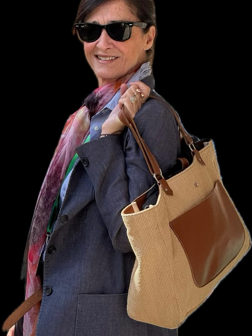 Al collo o come turbante a coda. J’adore
.
.
.
#jadore #madeinitaly #madeincomo #maxifoulard #turbante #accessories #scarf