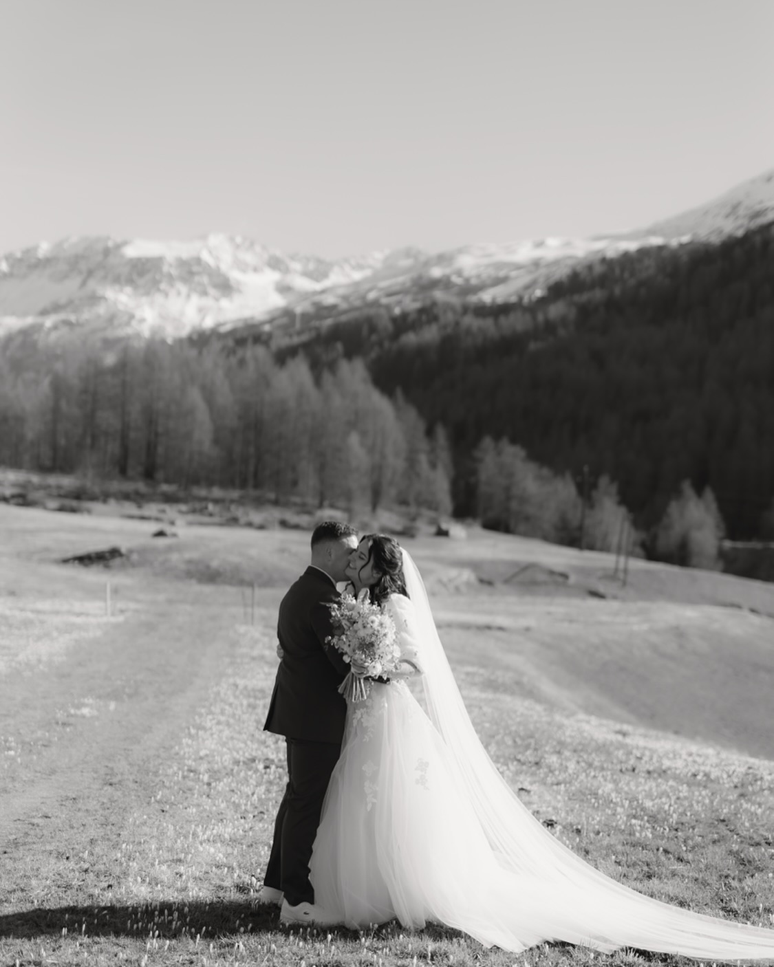 First Look of E & D with a view🤍
#hochzeitsfotografie #hochzeitsfotograf #hochzeitaustria #destinationwedding #destinationweddingphotography #destinationweddingaustria #melinawaliczekfotografie #hochzeit2026
