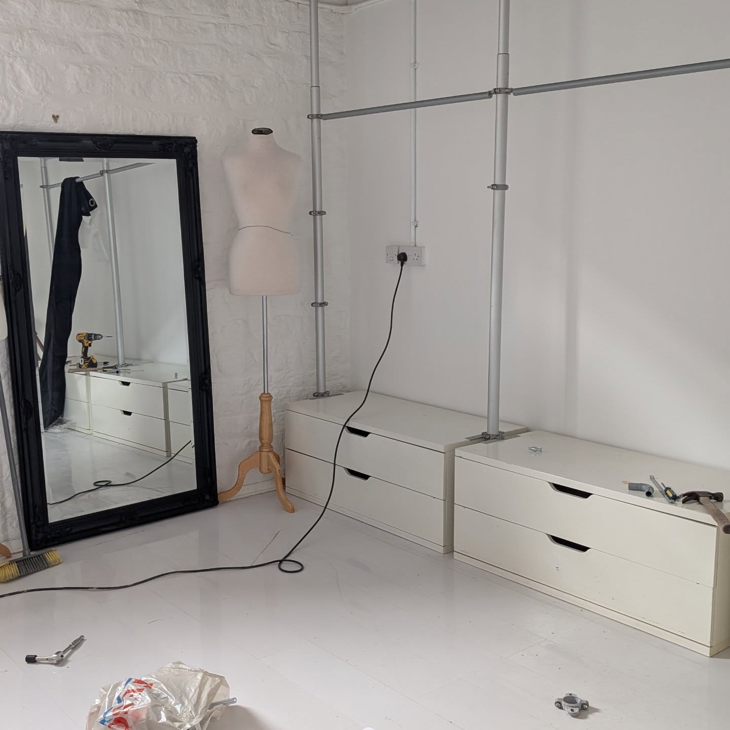 Day 1
Thank you so much to Jason for just blasting on and getting us to this point. Reuben stepped in just as things were getting too muchโฃ๏ธ As you can see we are nearly there! ๐ค #teamwork ๐