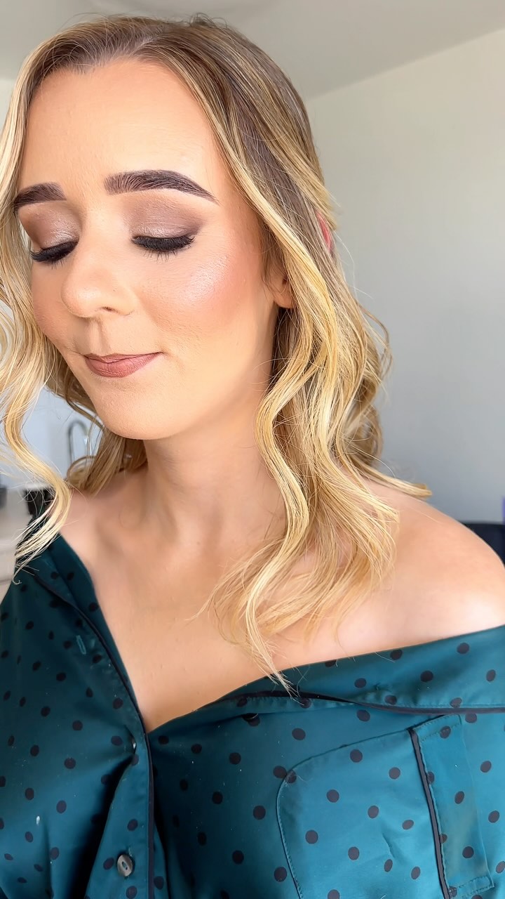 Let’s be real.. this heat 🔥 is never on our side! However, with proper knowledge AKA prep… WE CAN FIGHT BACK! 💥👊🏽
Once you understand the basics you’re on the right track for long lasting makeup! 🙌🏾
🧷 Start With Your Skin Type
Know if you’re oily, dry, or combo — the wrong skincare is the fastest way to makeup meltdown. #SkinPrep101
🧷 Clean Skin Is 🔑
Leftover oils or residue will break up your foundation before the night even starts. #FlawlessFace
🧷 Hydration = Staying Power
Even oily skin needs moisture. Hydrated skin grips makeup like a dream. #DewyNotGreasy
🧷 Prime With Purpose
Use targeted primers..mattifying for shine, hydrating for dry spots, gripping for longevity. #MakeupThatLasts
🧷 Less Is More in Layers
Cakey makeup separates. Thin layers lock in glam without the slide. #LayerLikeAPro
🧷 Pause Between Products
Let each layer set before the next. Timing = the secret sauce for staying flawless all day. #BridalMakeupTips
✨ Pro Tip: Flawless makeup isn’t about heavy products .. it’s about strategic prep.
📝 Did this help you? Let me know how in the comments!
#Dare2DreamBride #MakeupMistakes #SkinPrepMatters #WeddingMakeupTips #GlamThatStays #BridalBeautySecrets