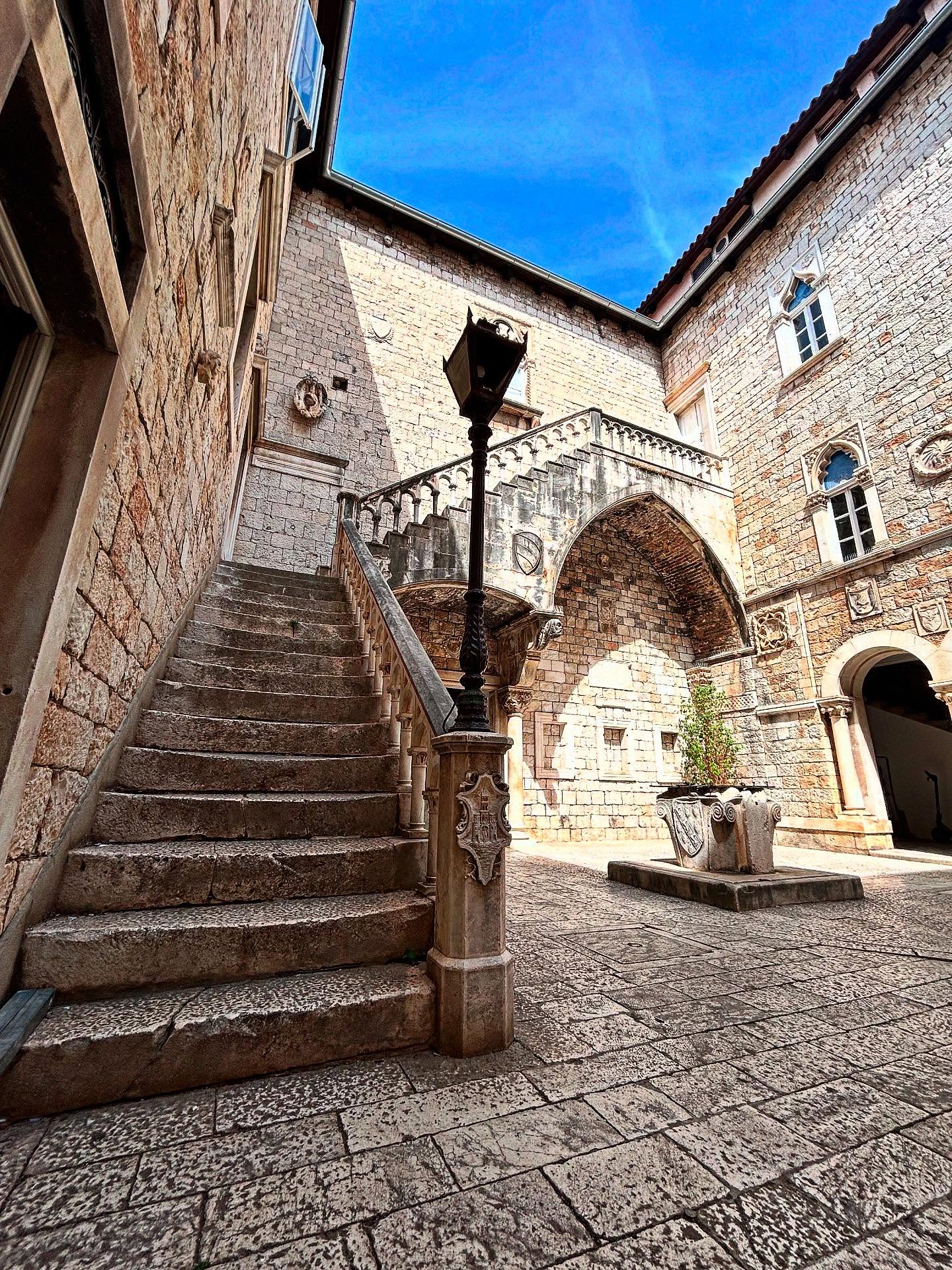 Old town Trogir, Croatia. On a small island connected by bridges to the mainland and the island of Čiovo. The maze of streets winds through ancient stone buildings, hidden courtyards, and sun-dappled squares — every turn feels like stepping back in time.✨🇭🇷 #Trogir #CroatiaTravel #OldTownCharm
#croatia #oldtown #architecture #history