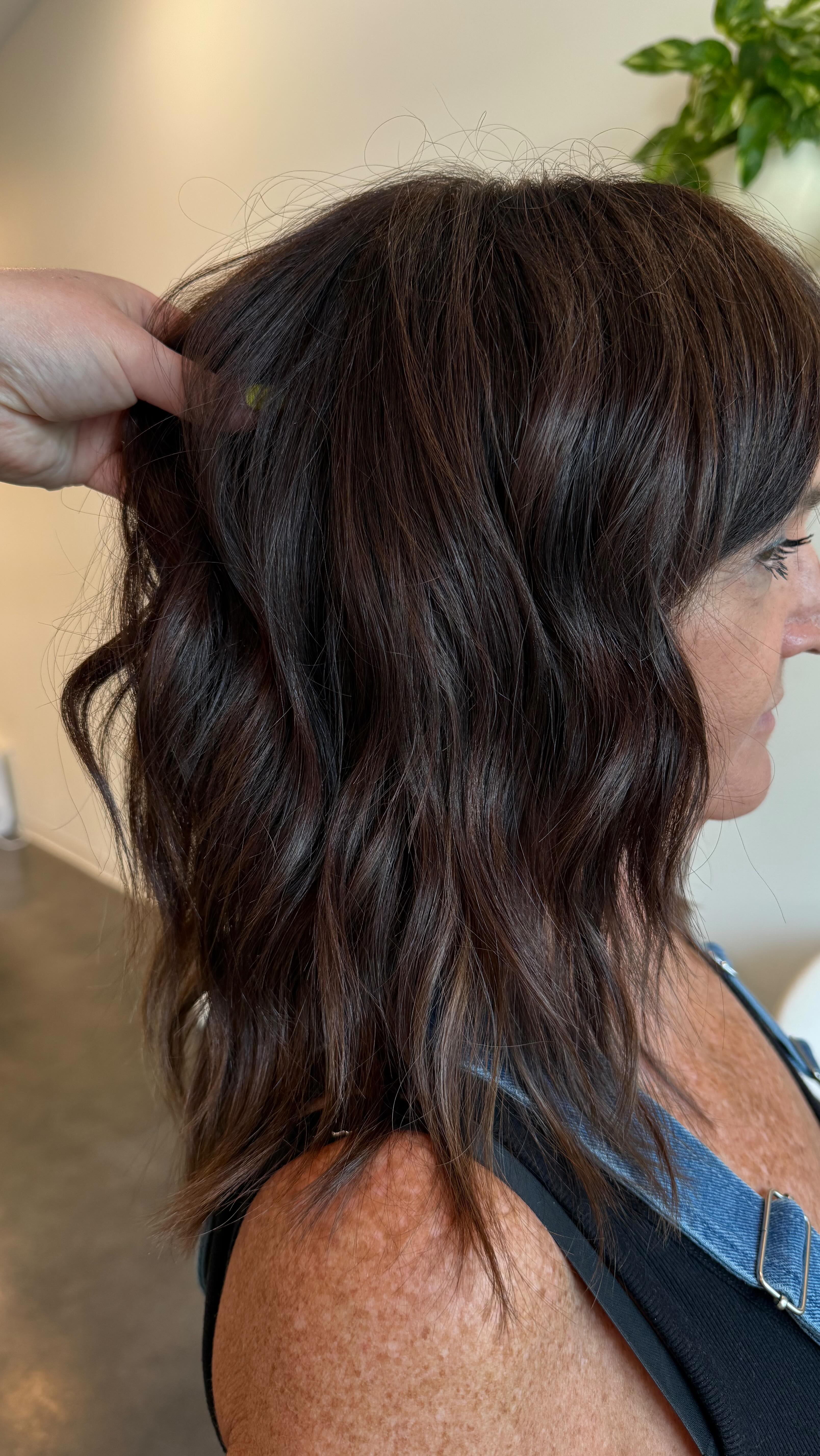 A little hair day with my mama 😍
We did a @redken gloss, @ilesformula_hair treatment and a shaggy haircut. She’s had a row of extensions in for 23 years and just took them out because look at this hair!! So healthy and full. What a babe!!