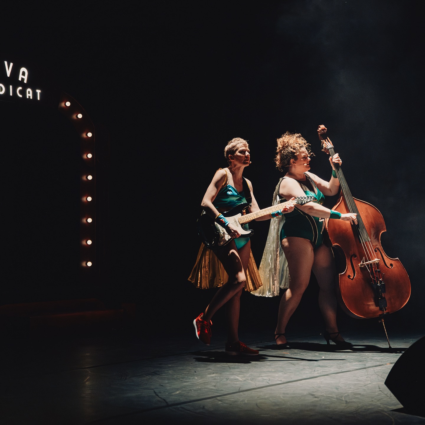 On se retrouve dès aujourd’hui à Miramas chez les copains du @festivalnuitsmetis pour la 32ᵉ édition ! 🎶
Rendez-vous à 14h30 au Théâtre de la Colonne avec le duo Diva Syndicat de la @ciemiseafeu , que nous avons déjà eu la chance d’accueillir sur le festival, pour un voyage musical dans le temps. 🎞
Le voyage se poursuivra jusqu’à dimanche, avec pas moins de 14 concerts qui vous emmèneront aux quatre coins du monde. 🌍
👀 Pour plus d’informations et pour découvrir la programmation, c’est par ici : festival.nuitsmetis.org