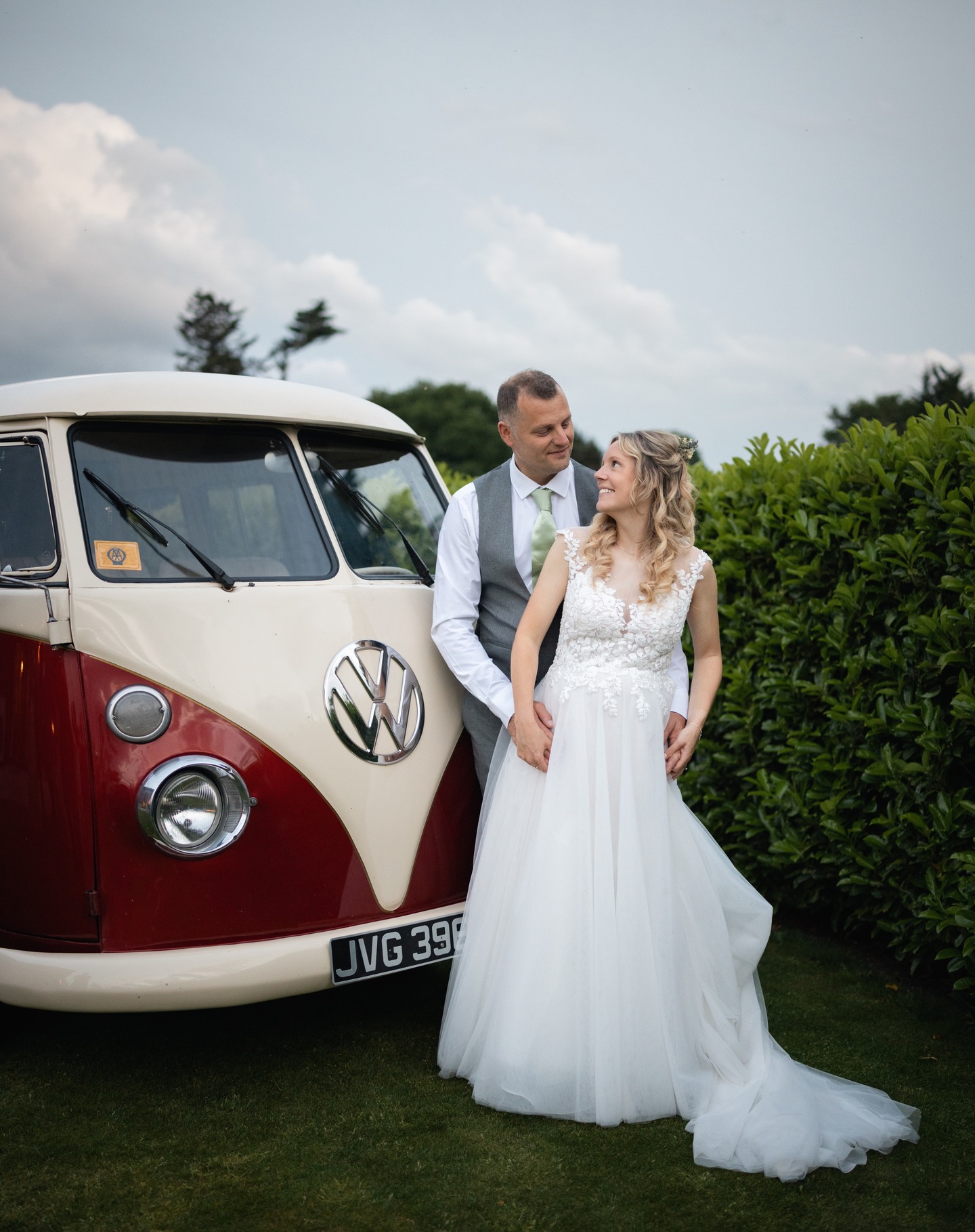 Many congratulations to @nat.crowe44 & @danny___crowe who tied the knot at the weekend.
It was a pleasure to be a part of your big day 💚