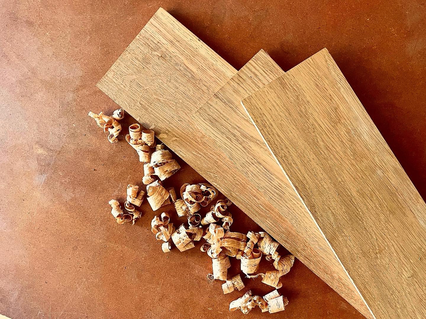 Golden grain and timeless beauty — European oak boards ready for their next story. 🌳✨