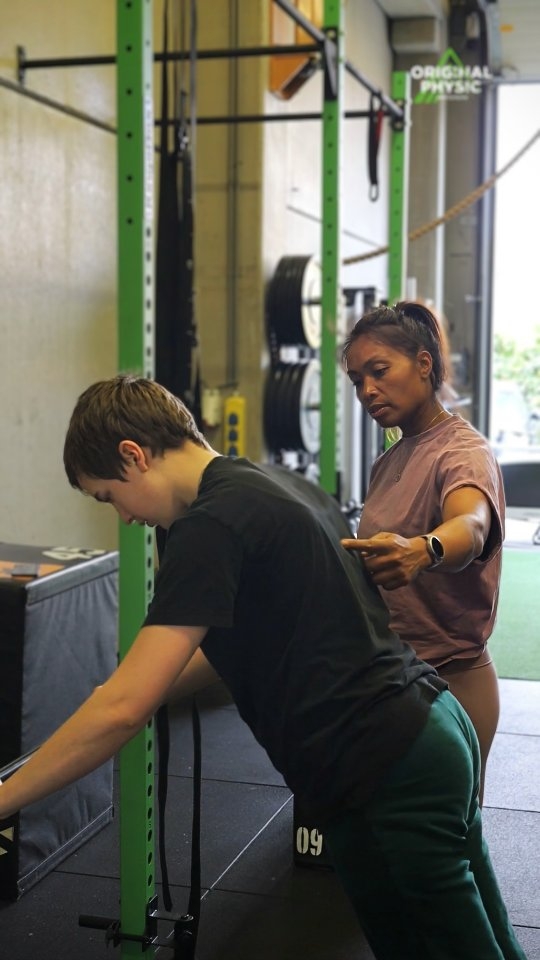 Een PT Sessie Met Dagmar!
Bij @original_physic zijn we trots op onze klanten — ze bewegen beter, voelen zich sterker en stralen meer energie uit 🔥
Elke training is een stap richting een fitter, vrijer lichaam dat klaar is voor het leven.
💪 Slim en functioneel trainen voor blijvende resultaten
📅 Boek je gratis intake vandaag
📍 Personal Training in Amsterdam Noord
🌐 www.originalphysic.nl | www.kebkokabakibi.com | www.dagmarpersonaltraining.nl |
📩 DM voor info of een proefles @dagmarmanuhuwa
#BeweegMetVertrouwen #TrotsOpOnzeKlanten #FunctionalFitness #GezondEnSterk #Blessurevrij #KebkoFunctionalFitness #TrainSmart #PTAmsterdamNoord #VitaalLichaam #SterkeVrouwen #LangLevenDoorBeweging #TrainMetKebko #DuurzameGezondheid #MobilityEnKracht #CoreStability #FeelGoodMoveBetter #AmsterdamFit #VitaliteitVoorIedereen #HealthForLife #InjuryFreeTraining