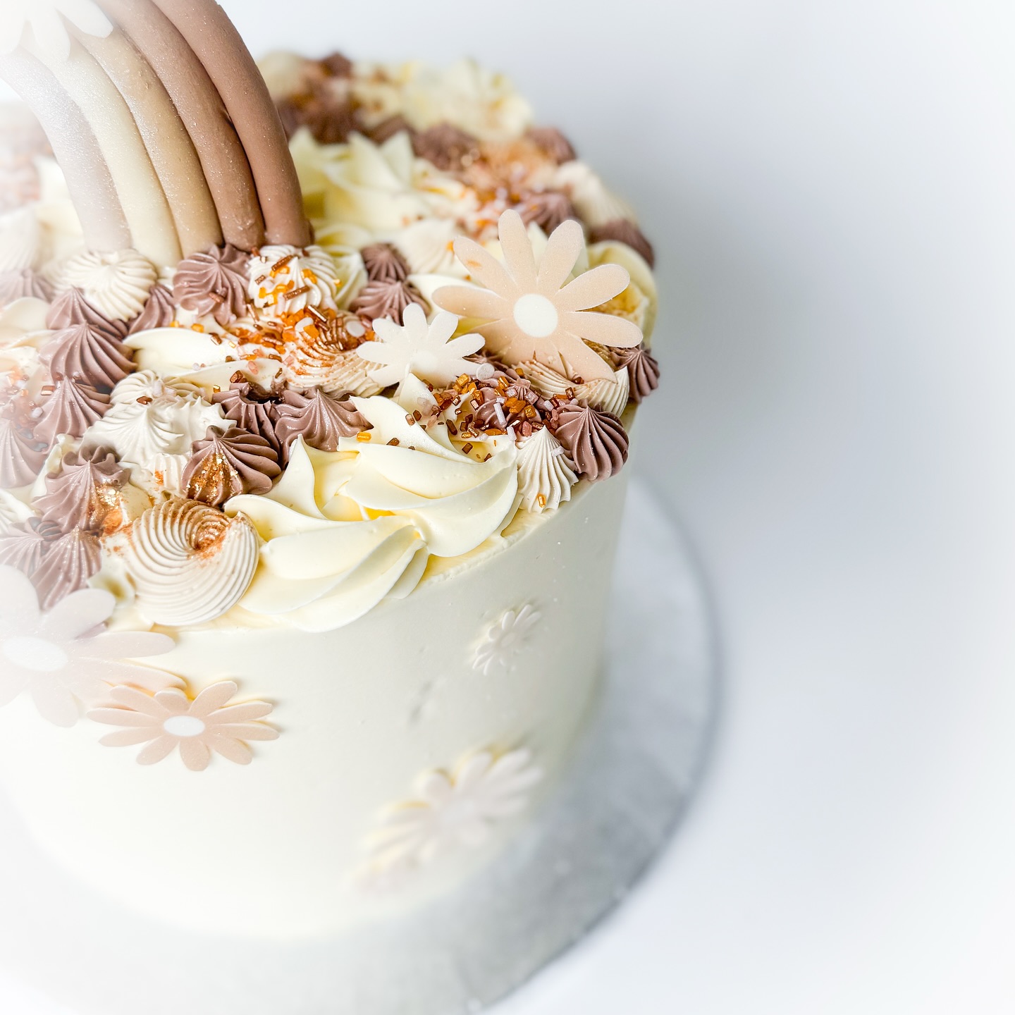 Beetje stil hier,, vind je niet?!
.
.
Soms vind ik het moeilijk om zichtbaar te blijven op de socials…
Ik begon enthousiast met de filmpje van een kijkje in de keuken, maar merk dat ook dat er al weer snel bij inschiet…
.
.
Dit schatje wilde ik toch wel graag wel jullie delen, hoe leuk is deze…
.
En nu ben ik vooral benieuwd, wat zouden jullie het liefst willen zien?? Foto’s van gemaakte taarten, kijkje in de keuken? Handige tips?? Let me know..
.
#glutenvrijetaart #glutenvrij #glutenfreerecipes #glutenvrijetips #deglutenvrijebakker #cutecake #schattigetaart #lovetobakeyouhappy #cakemehappy #cakemehappyglutenfree #hendrikidoambacht #glutenvrijhendrikidoambacht